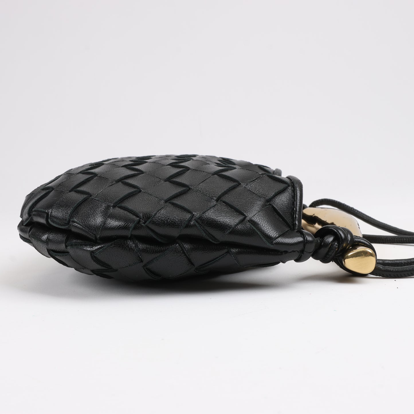 Bottega Veneta Intrecciato Sardines Leder Umhängetasche in Schwarz