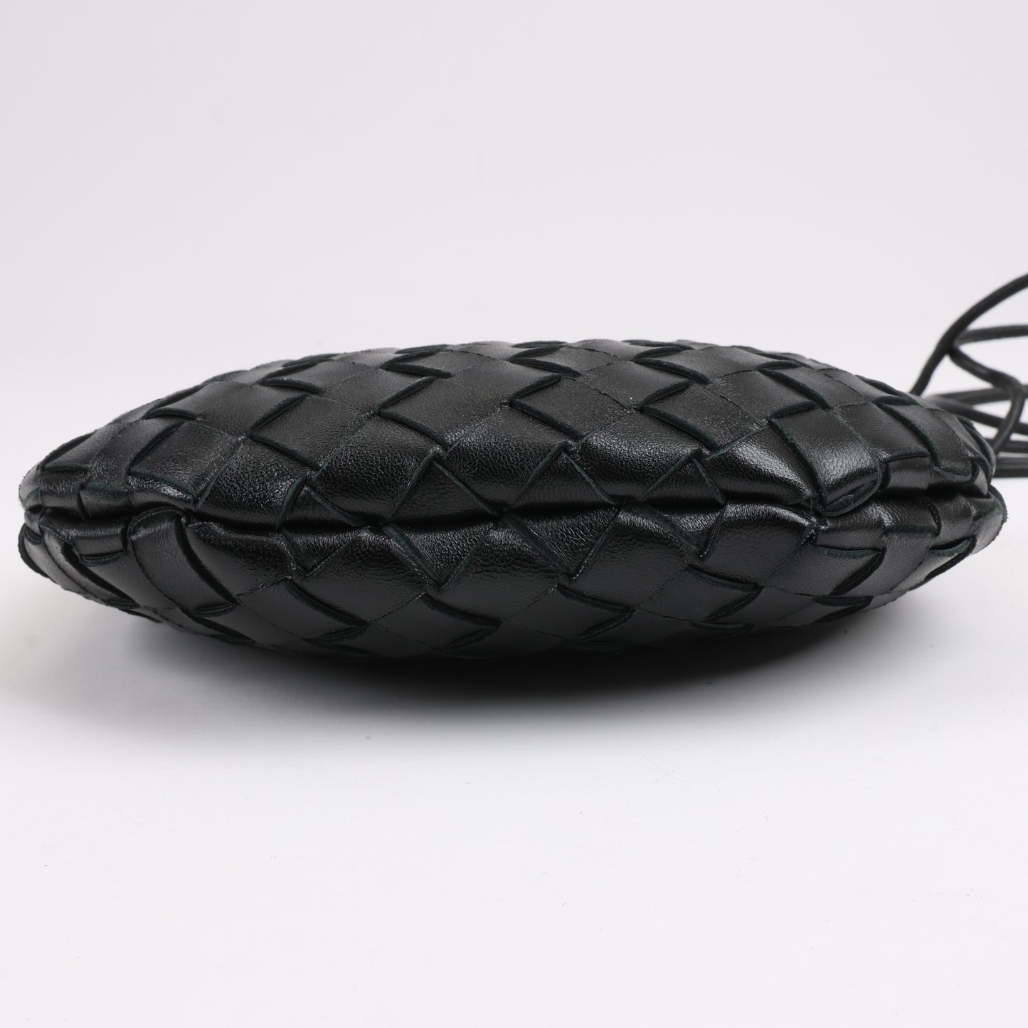 Bottega Veneta Intrecciato Sardines Leder Umhängetasche in Schwarz