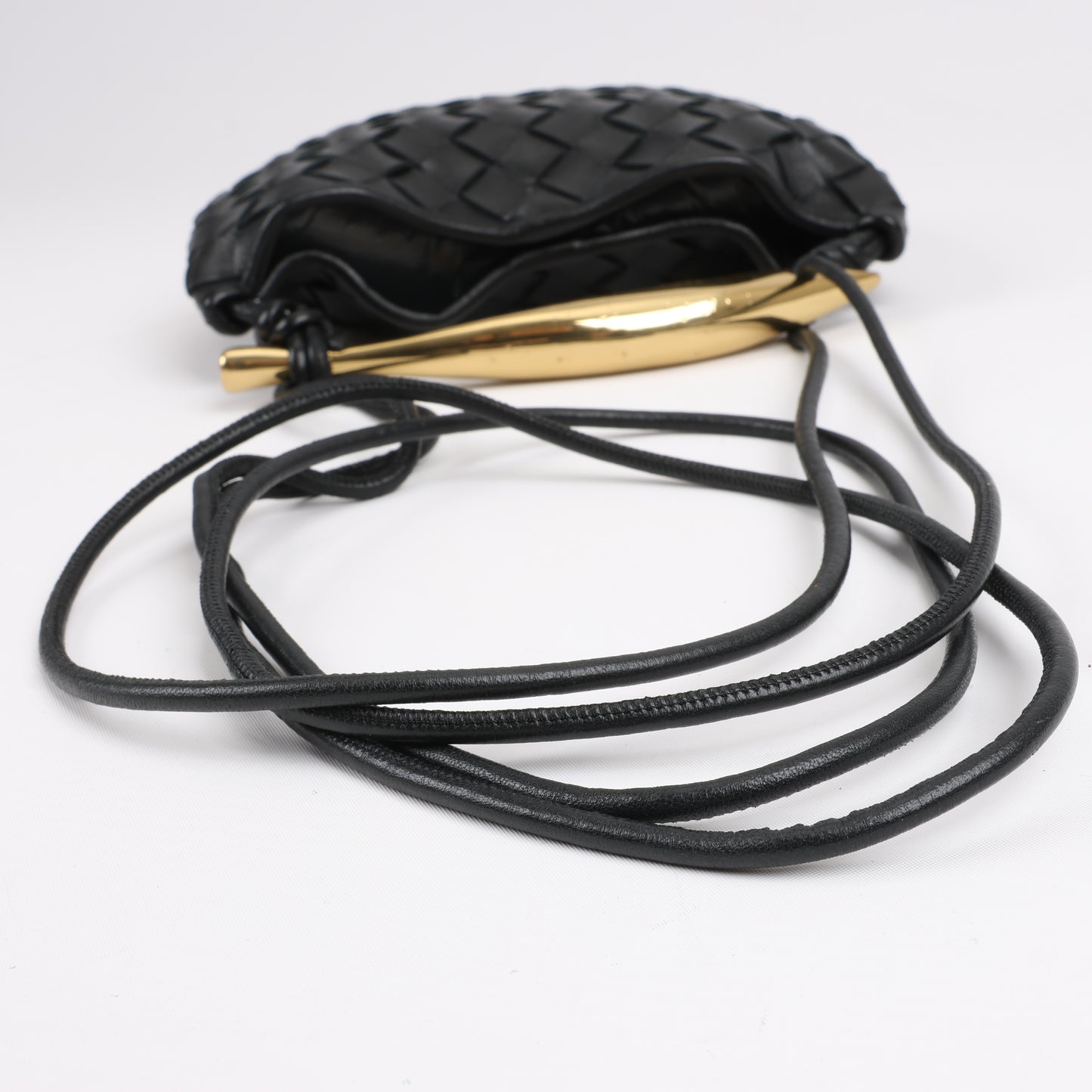 Bottega Veneta Intrecciato Sardines Leder Umhängetasche in Schwarz