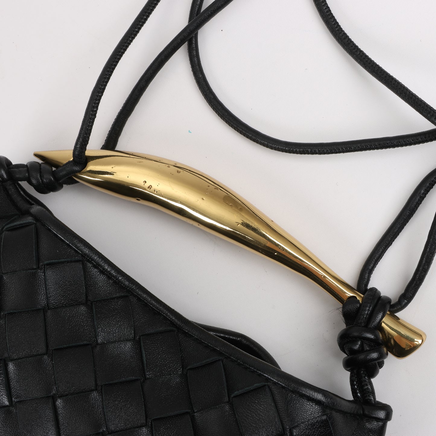Bottega Veneta Intrecciato Sardines Leder Umhängetasche in Schwarz