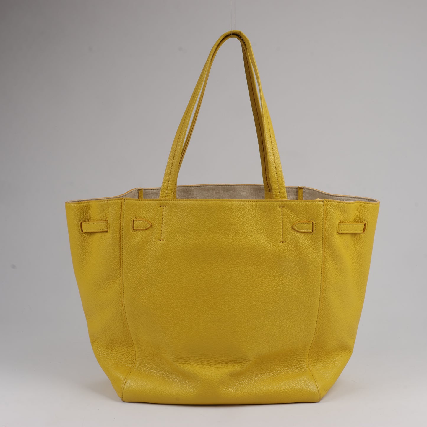 Celine Cabas Phantom, kleine Schultertasche aus gelbem Leder