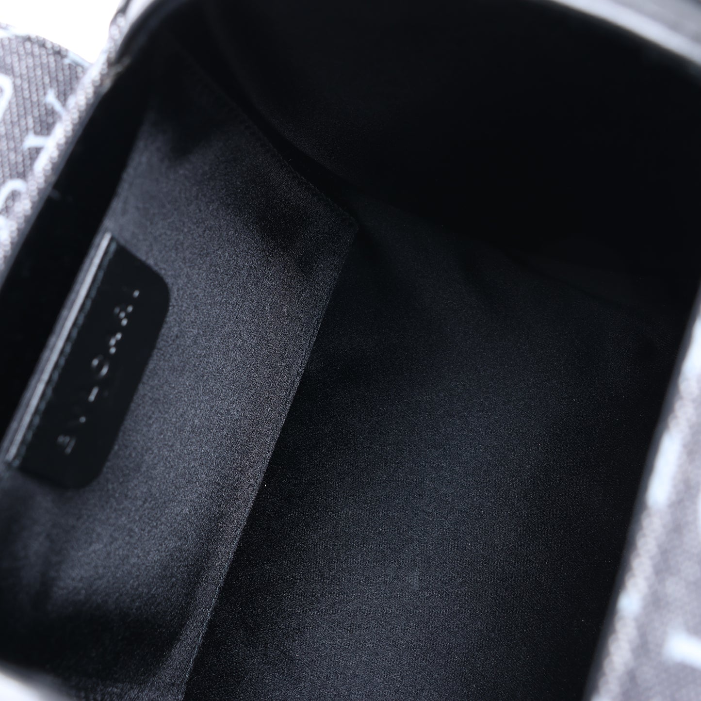 BVLGARI B.Zero 1 Denim- und Lederhandtasche in Schwarz x Marineblau