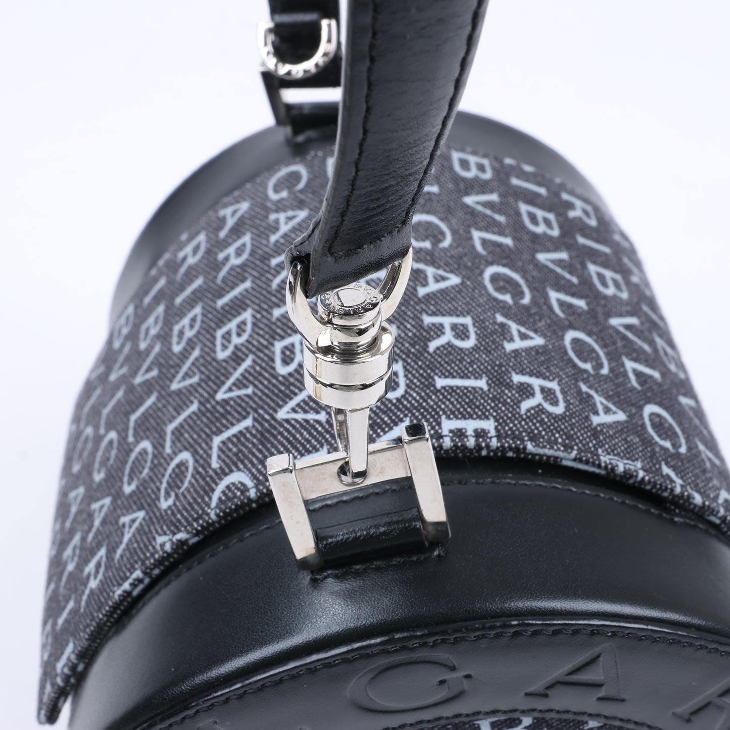 BVLGARI B.Zero 1 Denim- und Lederhandtasche in Schwarz x Marineblau