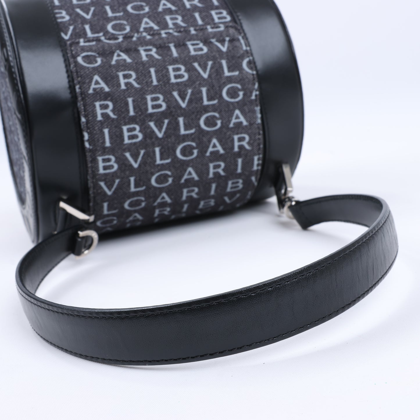 BVLGARI B.Zero 1 Denim- und Lederhandtasche in Schwarz x Marineblau
