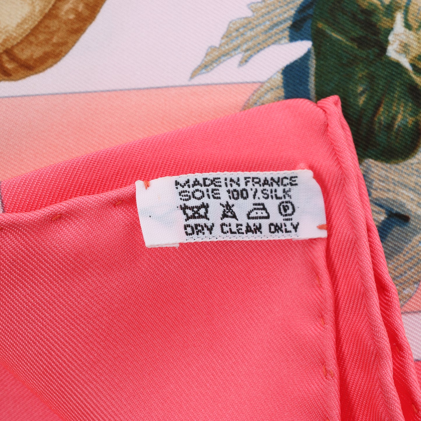 Hermes Carré 90 „CONFIDENTS DESCOEURS“ Seidentaschentuch in Rosa