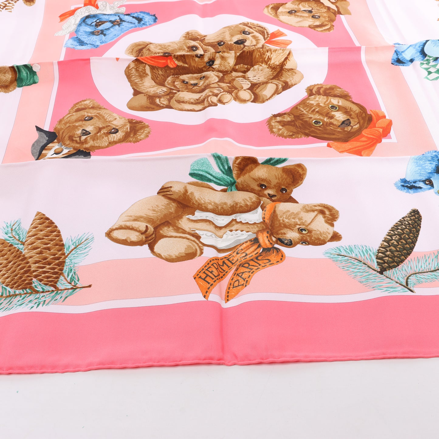 Hermes Carré 90 „CONFIDENTS DESCOEURS“ Seidentaschentuch in Rosa