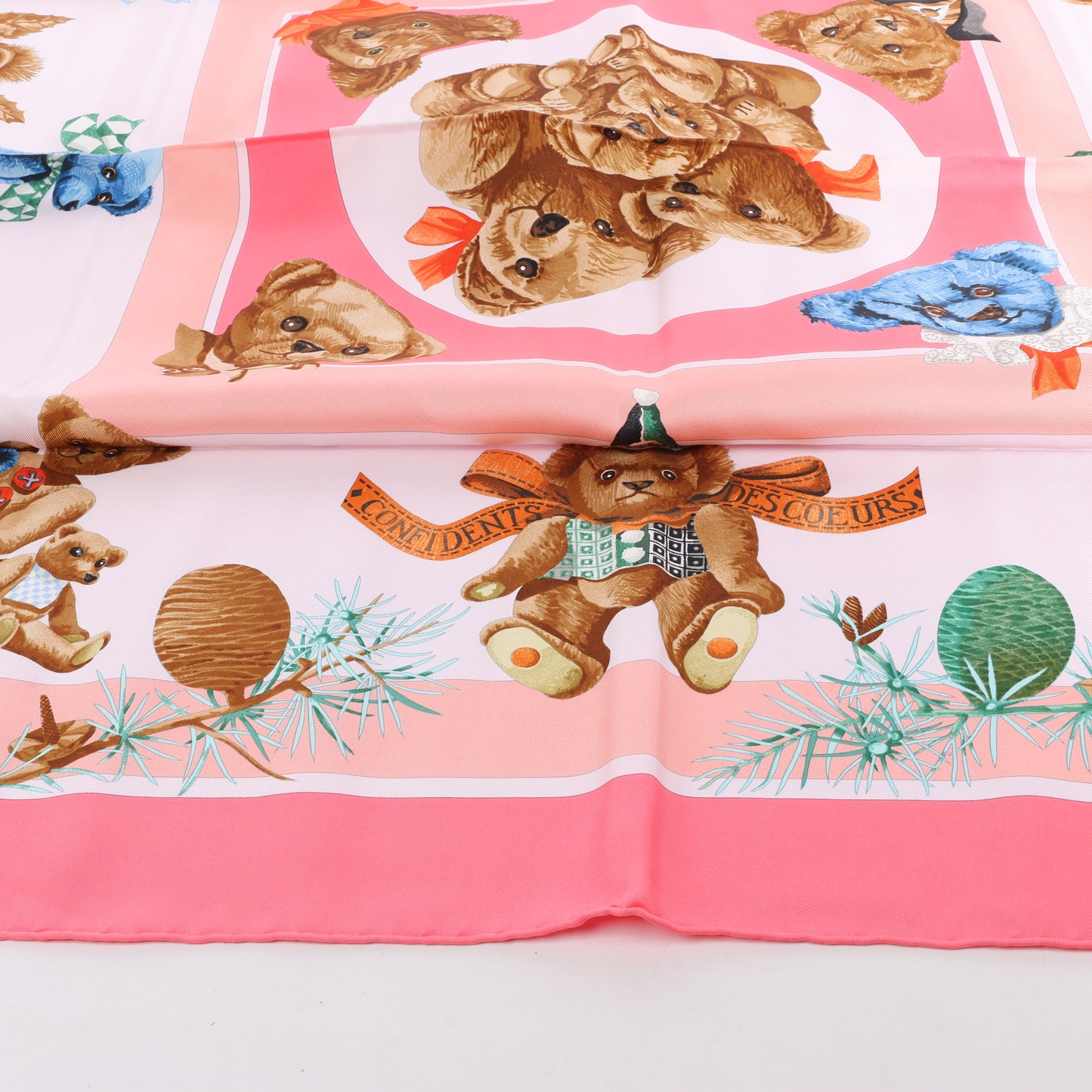 Hermes Carré 90 „CONFIDENTS DESCOEURS“ Seidentaschentuch in Rosa