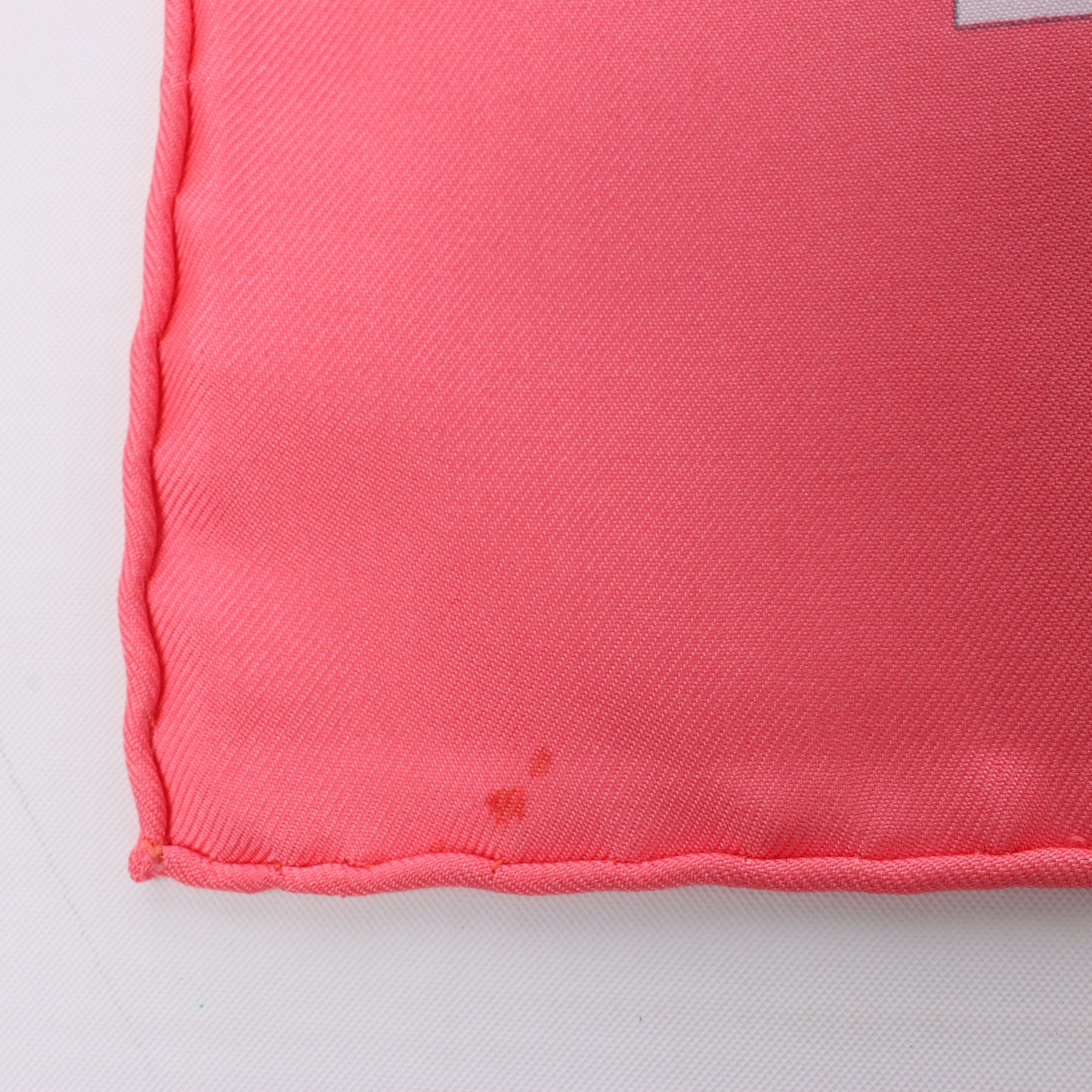 Hermes Carré 90 „CONFIDENTS DESCOEURS“ Seidentaschentuch in Rosa
