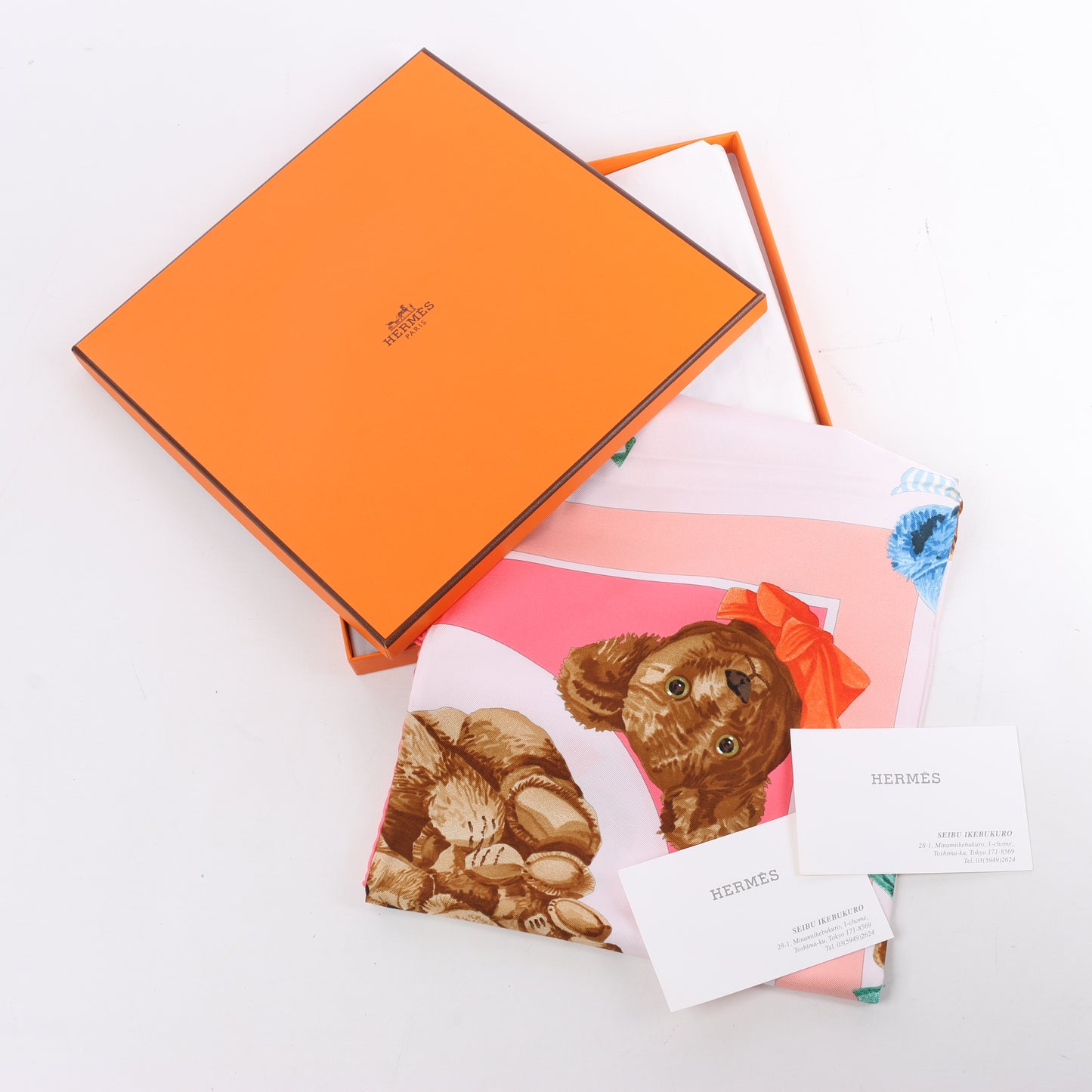 Hermes Carré 90 „CONFIDENTS DESCOEURS“ Seidentaschentuch in Rosa