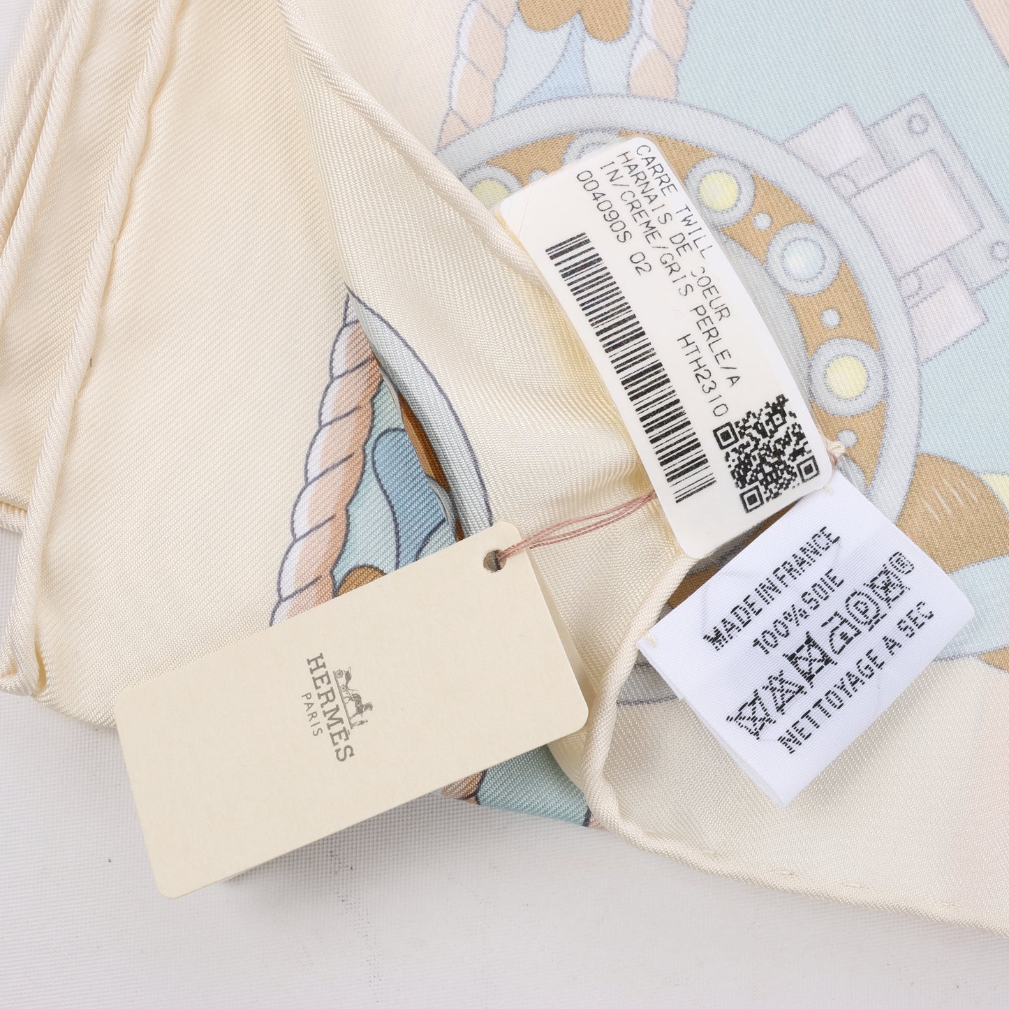 Hermes Carré 90 „HARNAIS DE COEUR“ Seidentaschentuch in Mehrfarbig