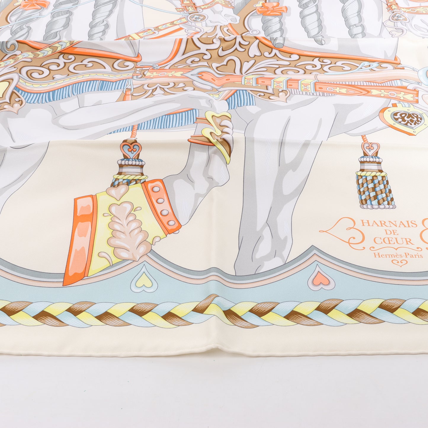 Hermes Carré 90 „HARNAIS DE COEUR“ Seidentaschentuch in Mehrfarbig