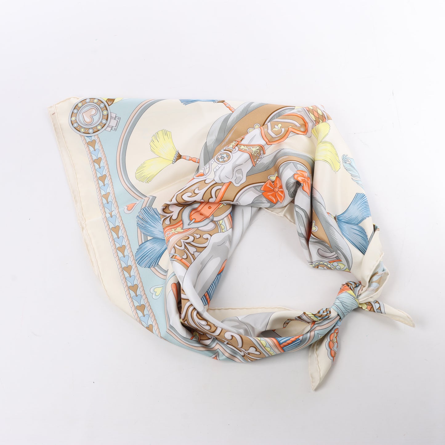 Hermes Carré 90 „HARNAIS DE COEUR“ Seidentaschentuch in Mehrfarbig