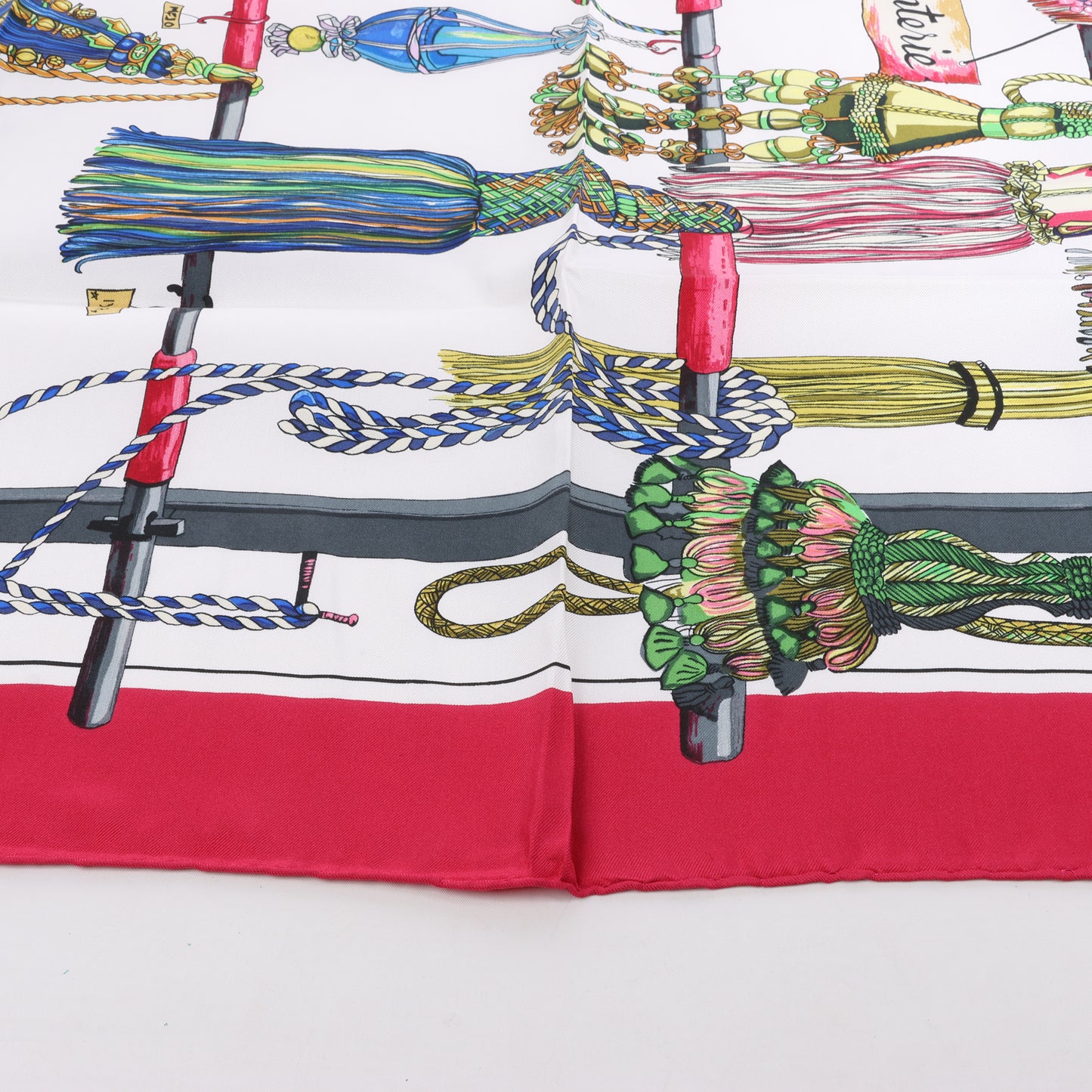Hermes Carré 90 „PASEMENTERIE“ Seidentaschentuch in Rot