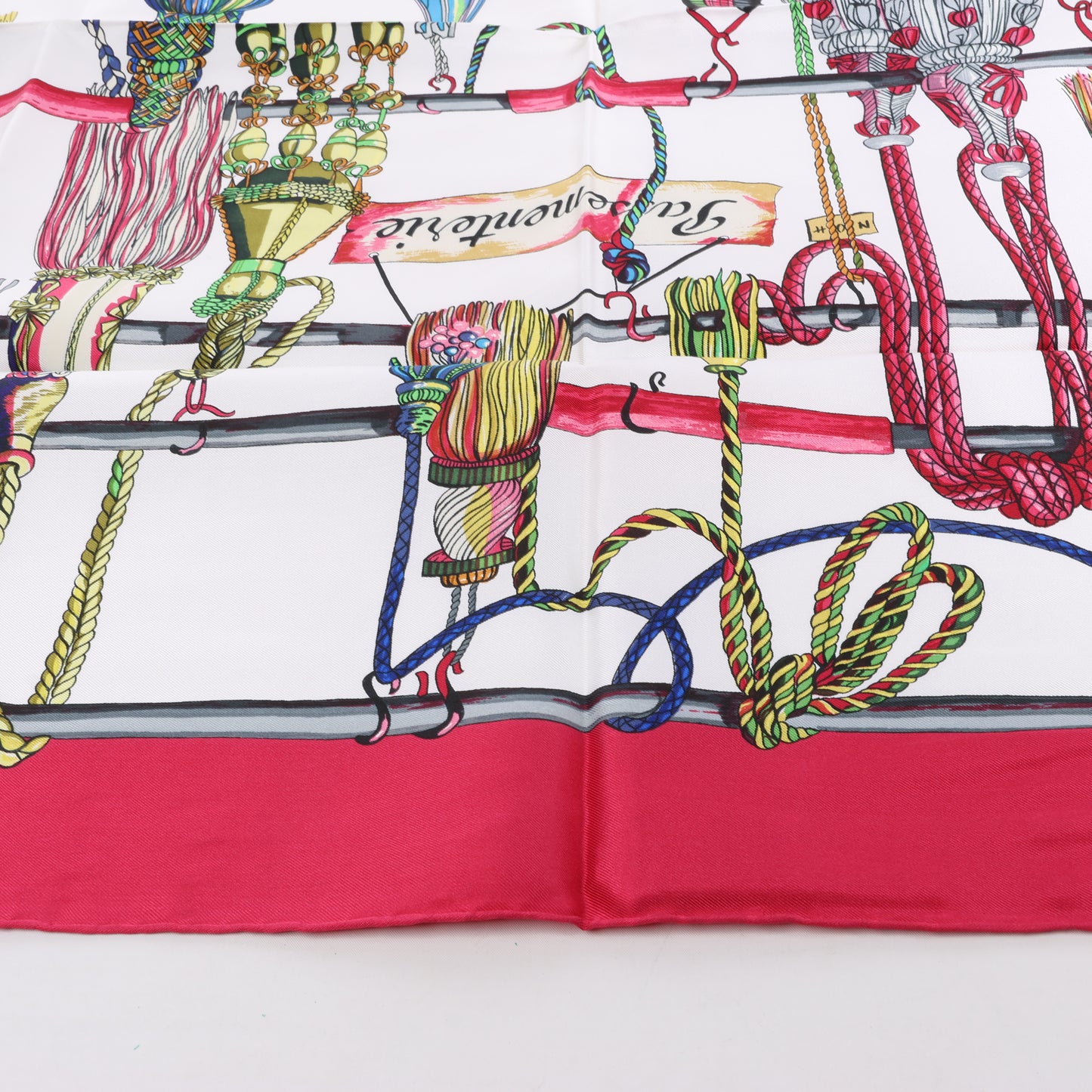 Hermes Carré 90 „PASEMENTERIE“ Seidentaschentuch in Rot