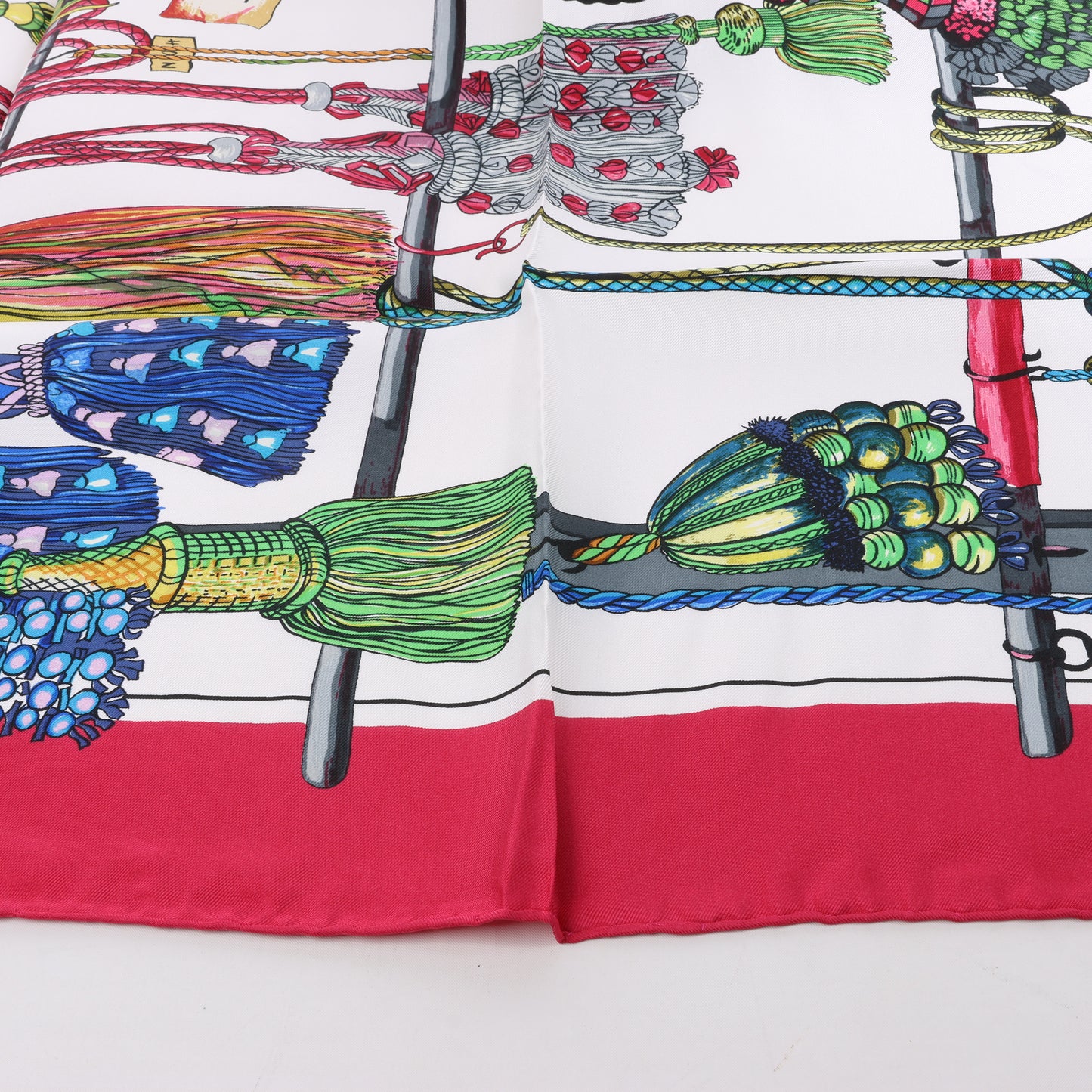 Hermes Carré 90 „PASEMENTERIE“ Seidentaschentuch in Rot