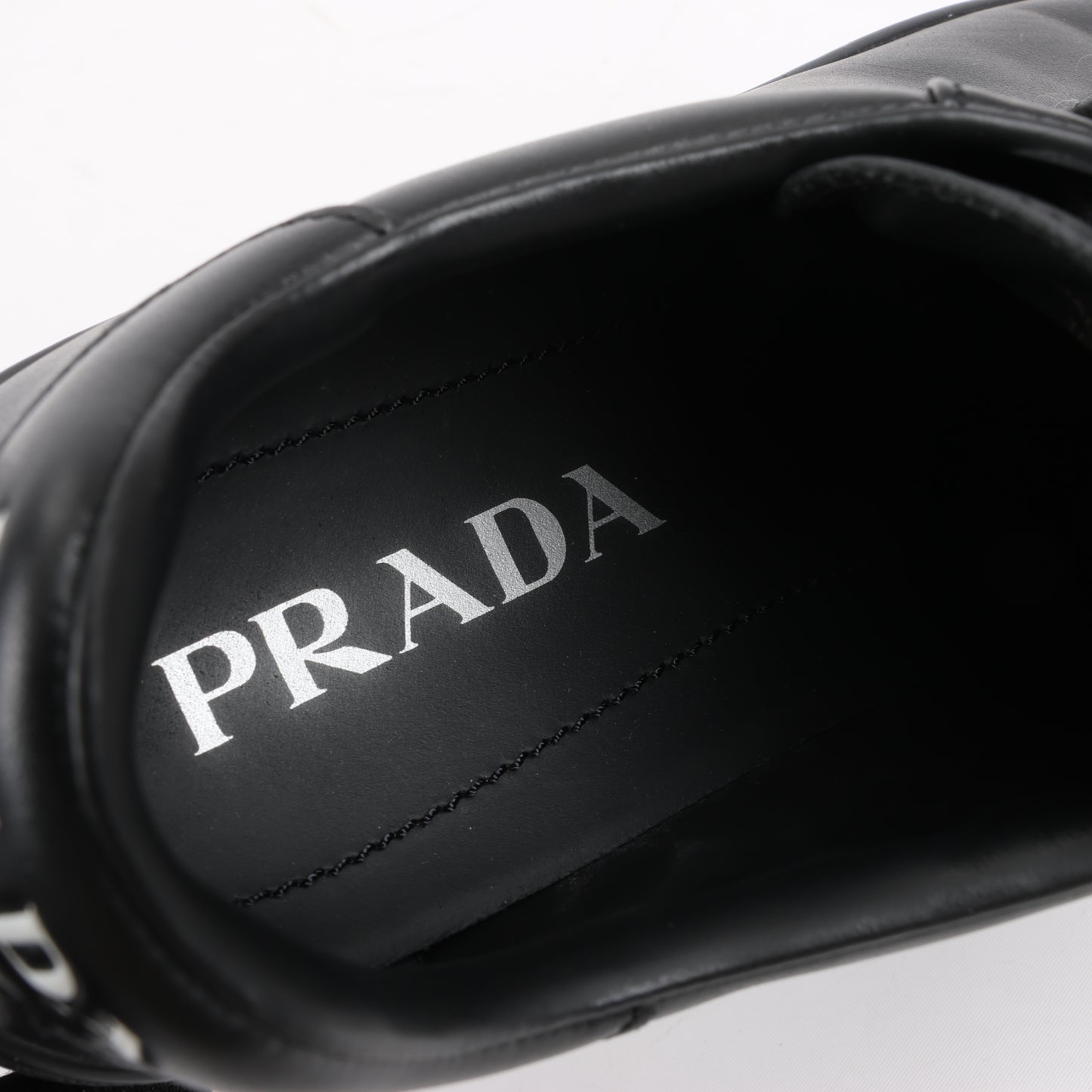 PRADA Logo-Leder-Sneaker in Schwarz × Weiß 1E282N, Größe 37,5 EU