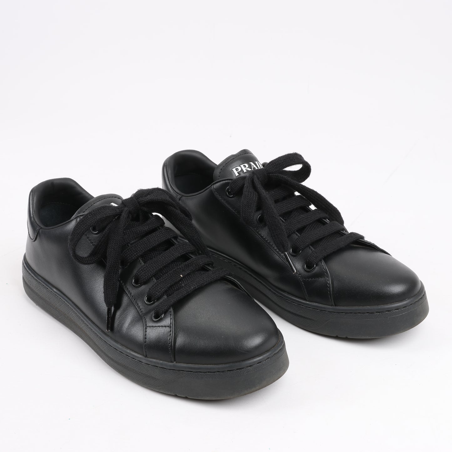 PRADA Logo-Leder-Sneaker in Schwarz × Weiß 1E282N, Größe 37,5 EU