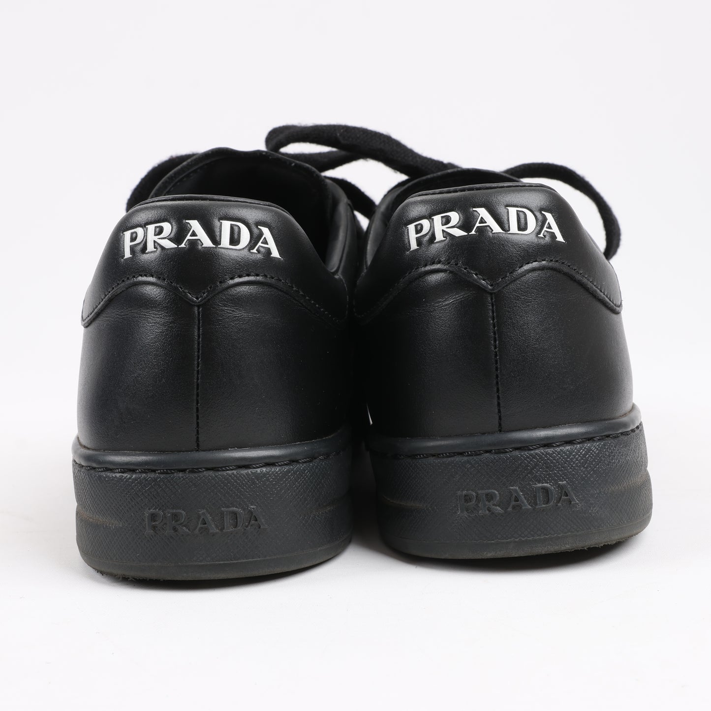 PRADA Logo-Leder-Sneaker in Schwarz × Weiß 1E282N, Größe 37,5 EU