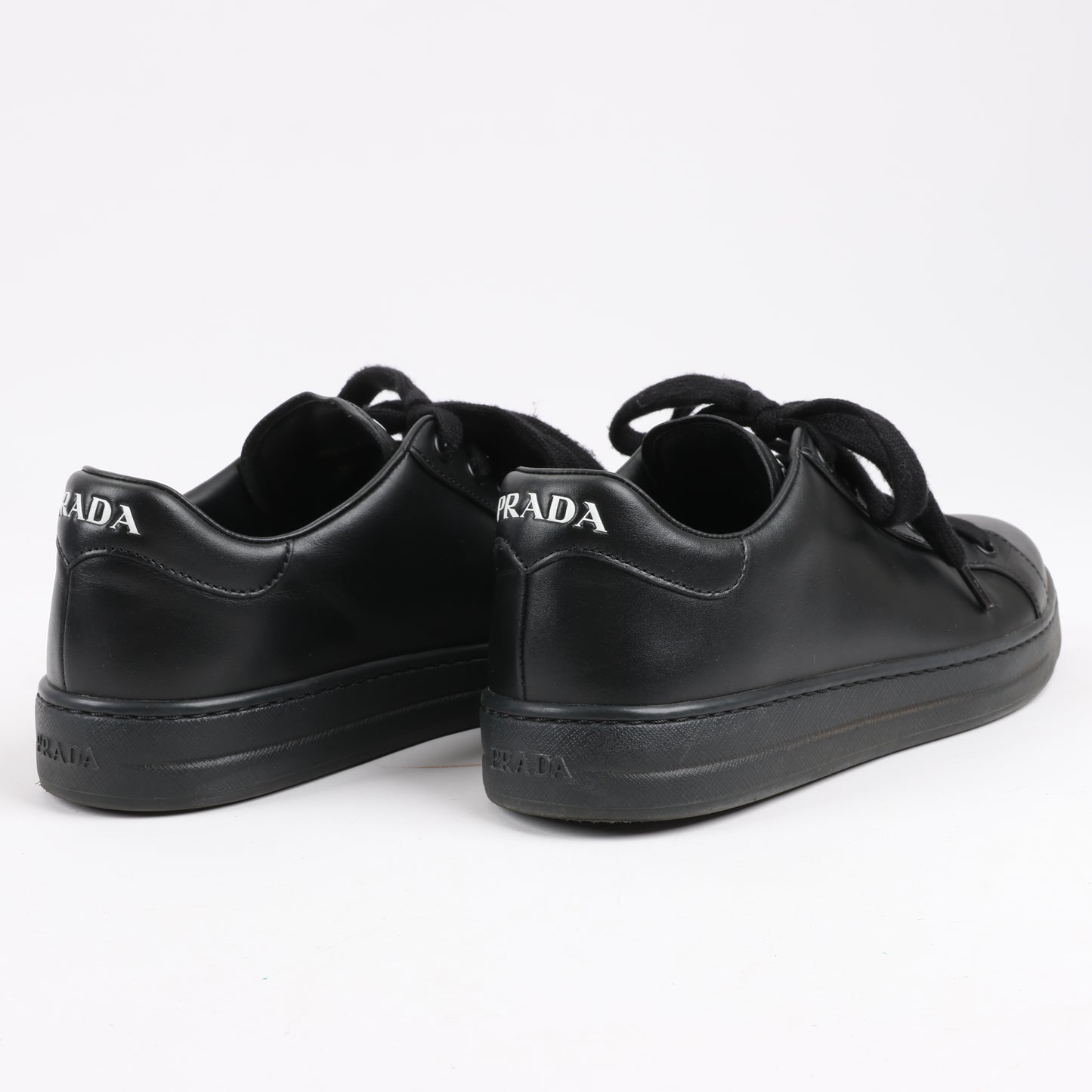 PRADA Logo-Leder-Sneaker in Schwarz × Weiß 1E282N, Größe 37,5 EU