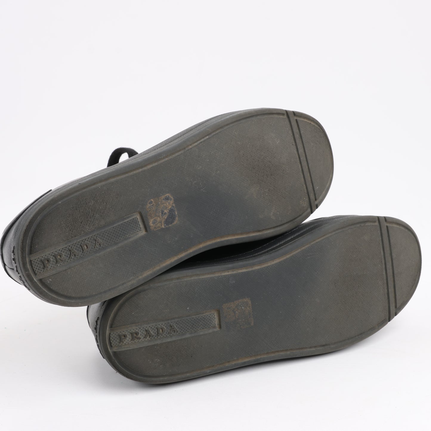 PRADA Logo-Leder-Sneaker in Schwarz × Weiß 1E282N, Größe 37,5 EU