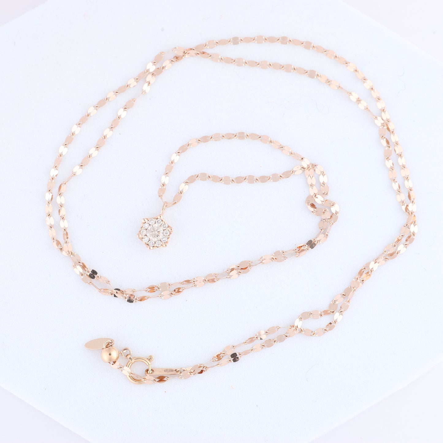 Gold (18k) chain and pendant set with 11 natural diamonds