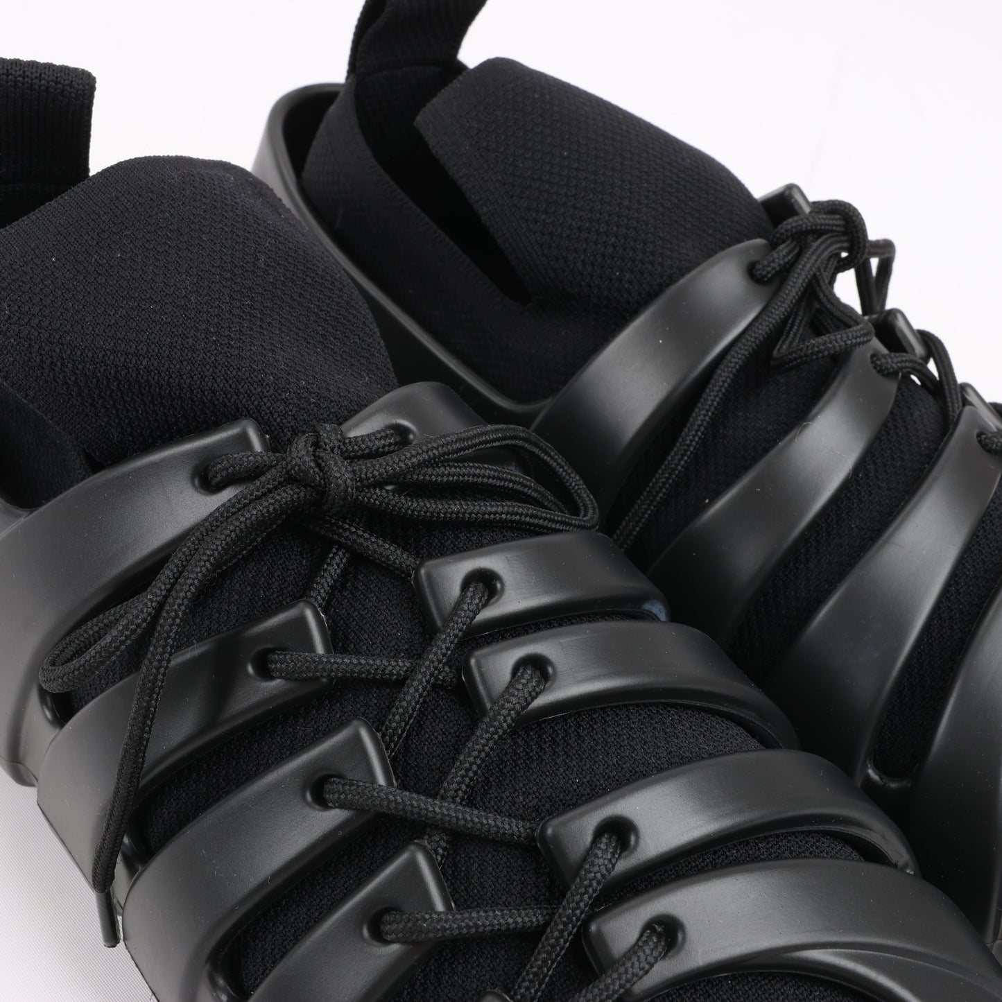 Bottega Veneta Trails Knit x Rubber Sneakers in Schwarz, Größe 42 EU