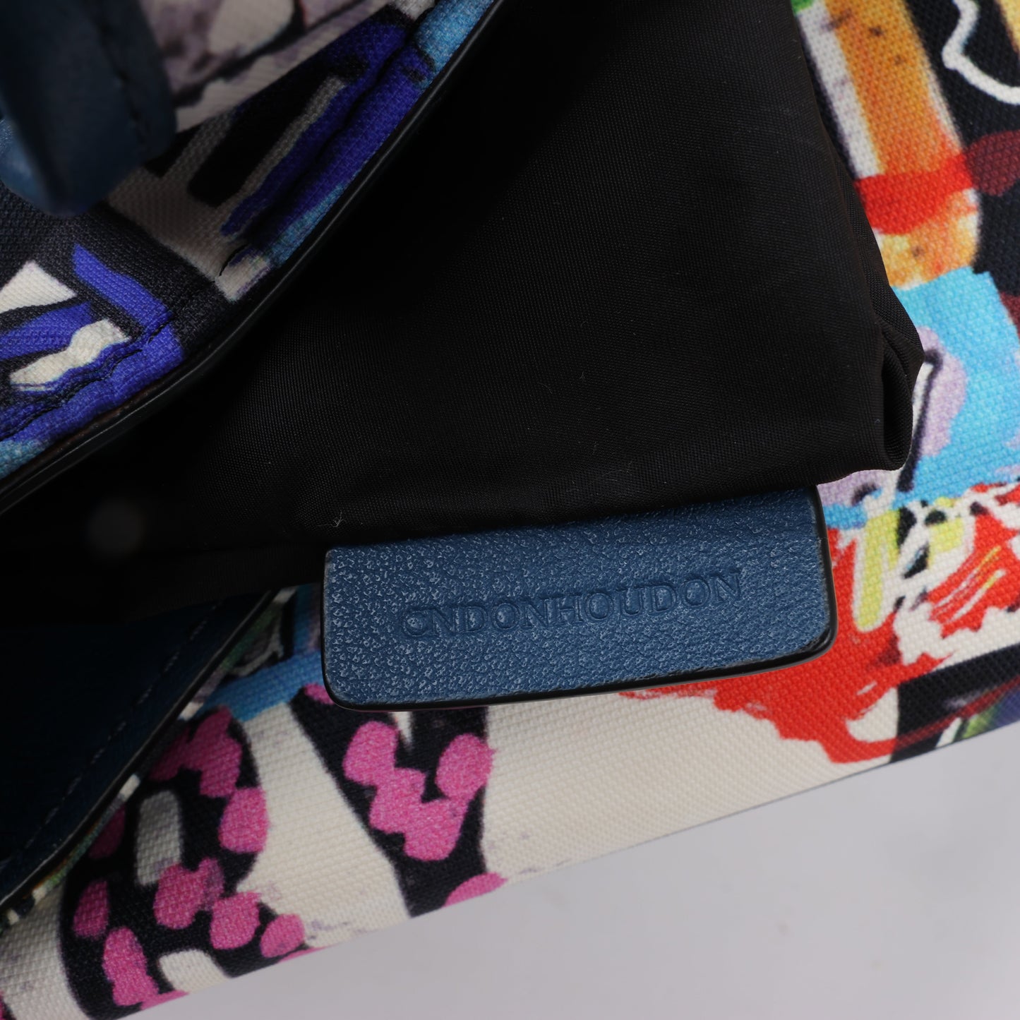 Burberry – Kuriertasche mit Graffiti-Logo-Print, mehrfarbig
