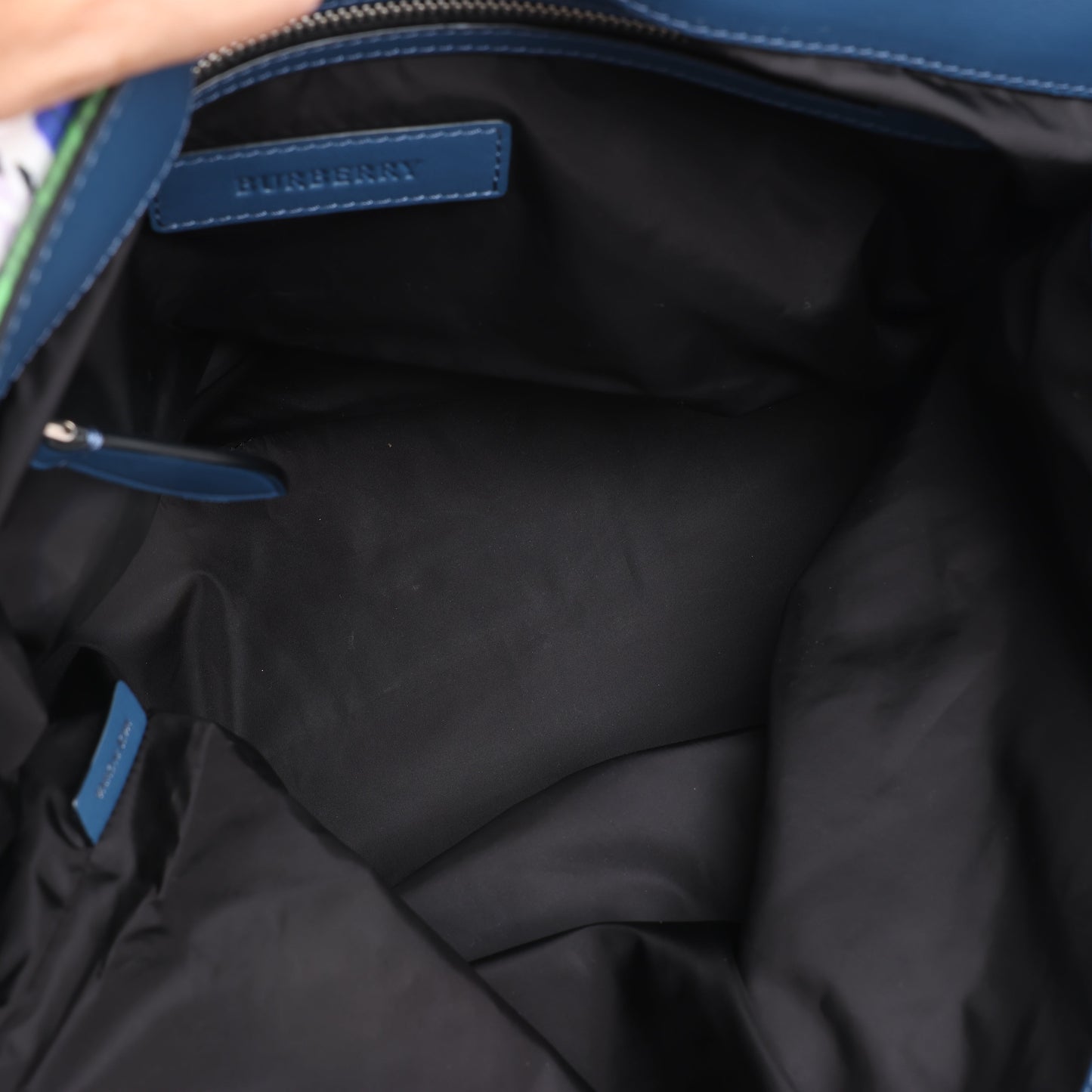 Burberry – Kuriertasche mit Graffiti-Logo-Print, mehrfarbig
