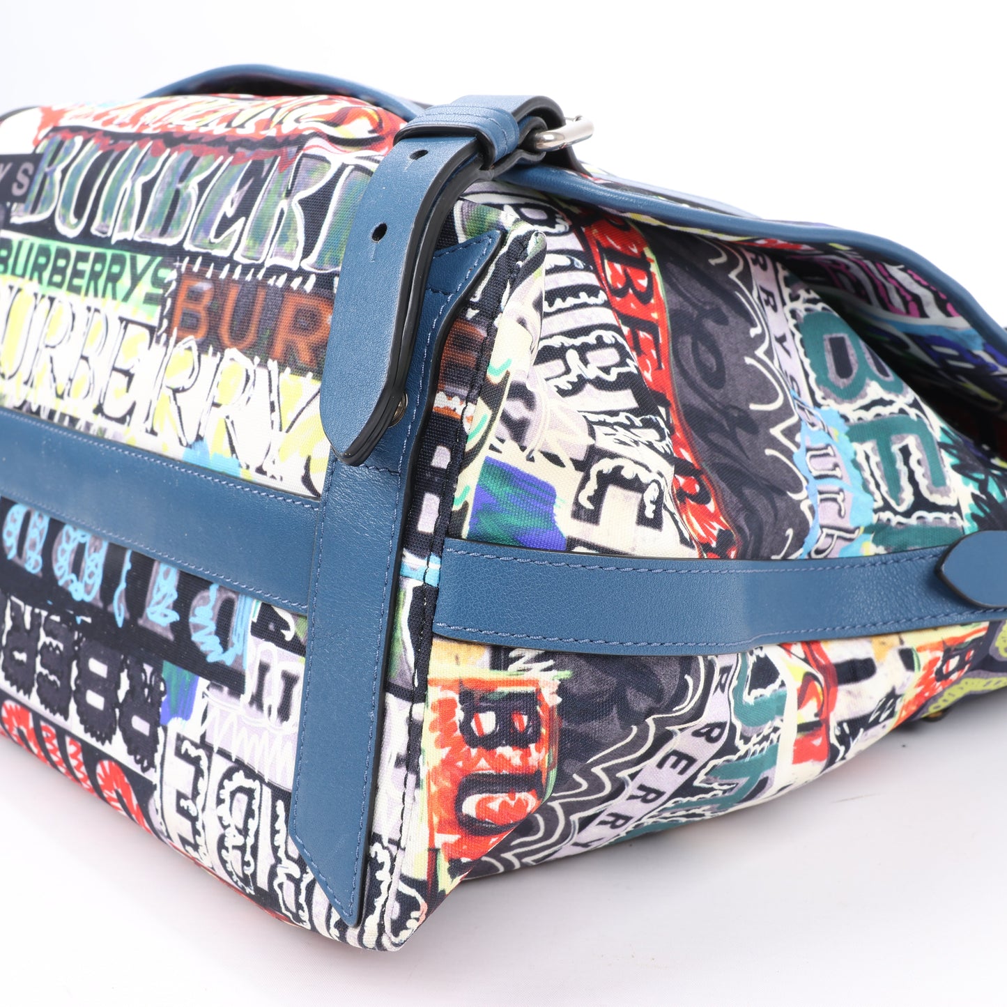 Burberry – Kuriertasche mit Graffiti-Logo-Print, mehrfarbig