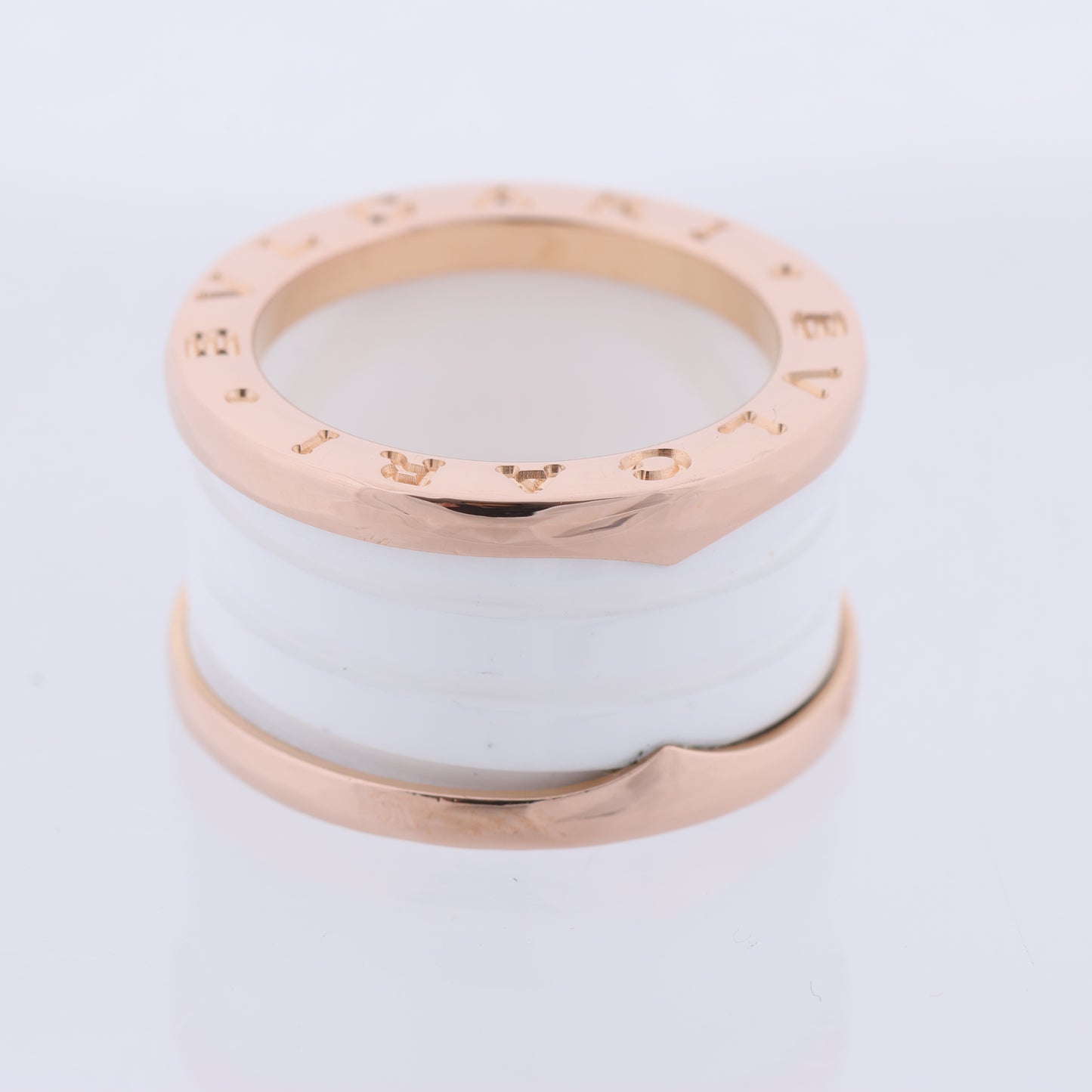 Bvlgari B.Zero1 Ring aus 750er Roségold und weißer Keramik (9,4 g, Größe 49)