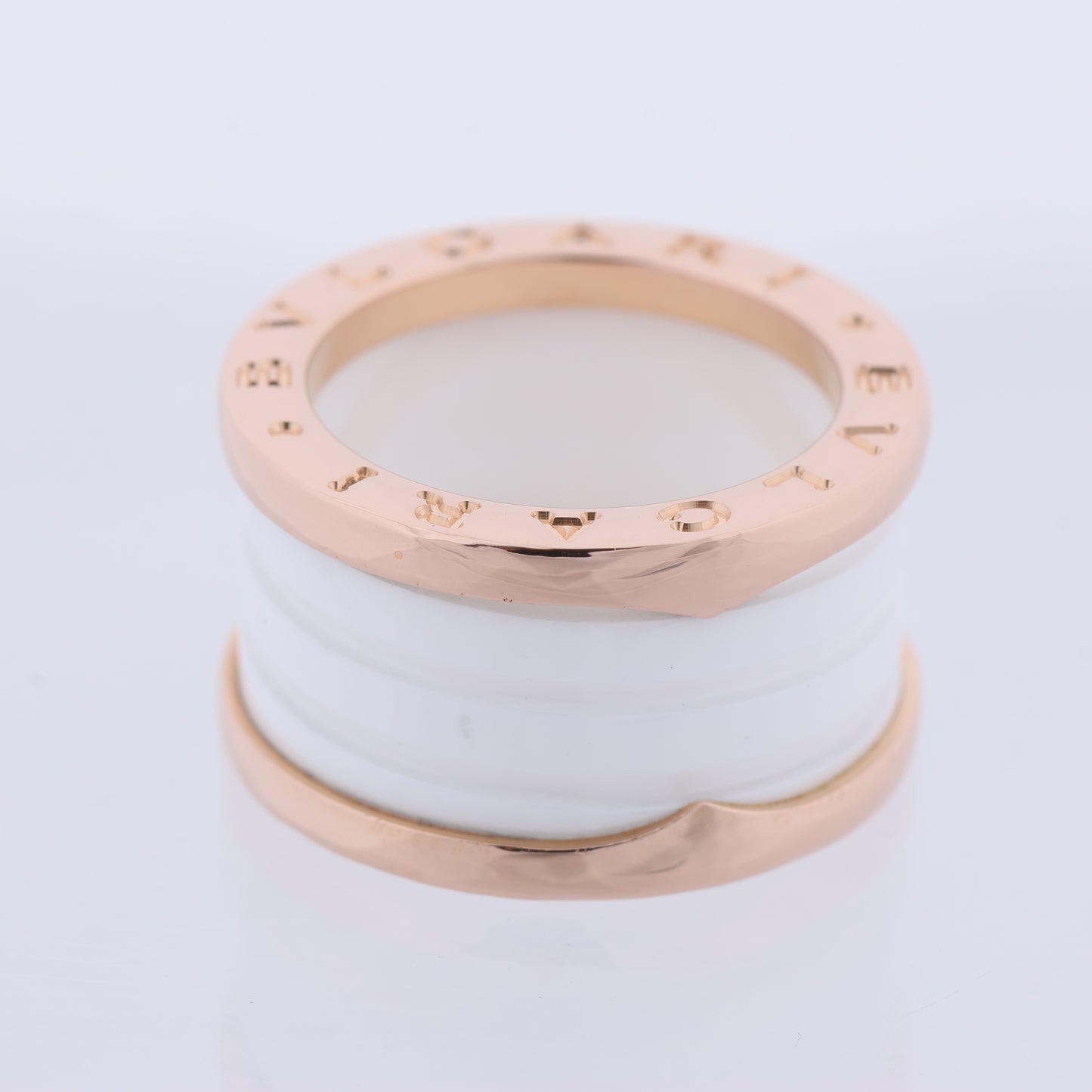 Bvlgari B.Zero1 Ring aus 750er Roségold und weißer Keramik (9,4 g, Größe 49)