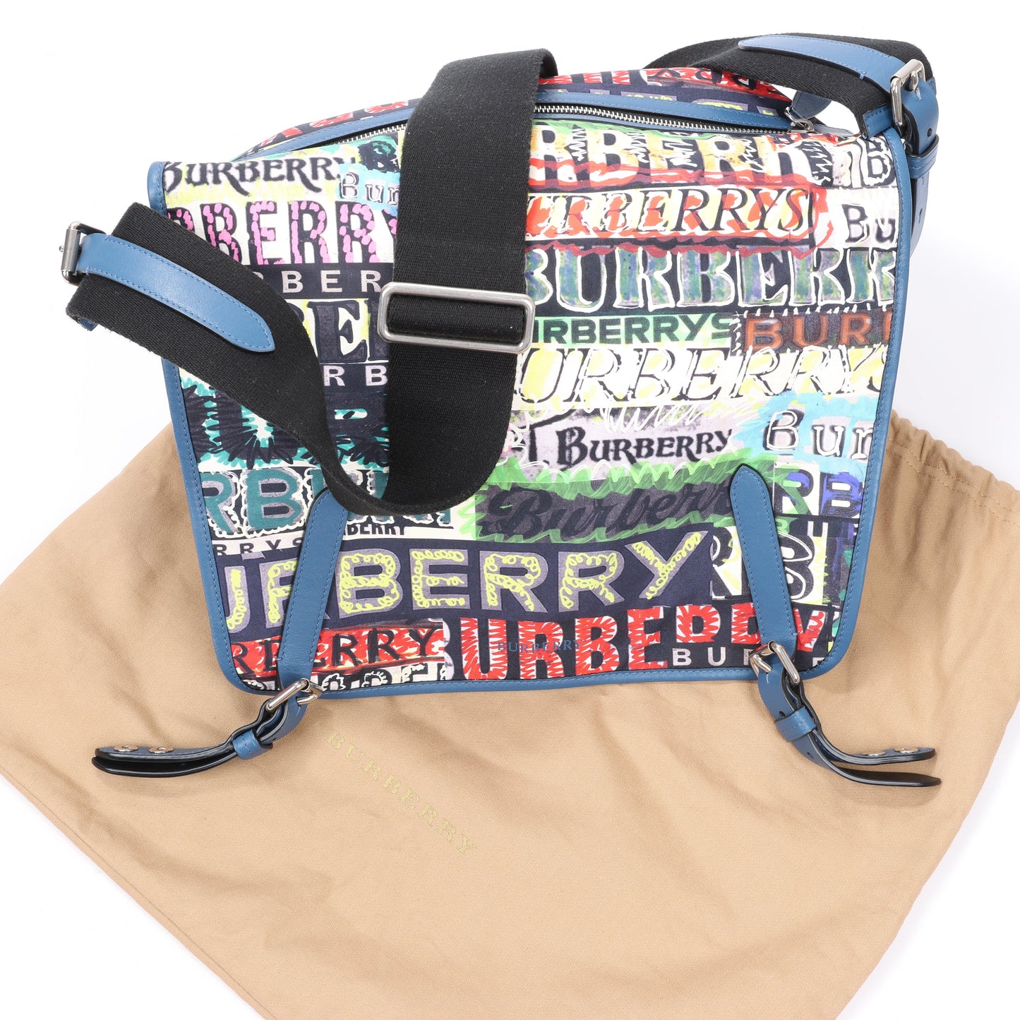 Burberry – Kuriertasche mit Graffiti-Logo-Print, mehrfarbig
