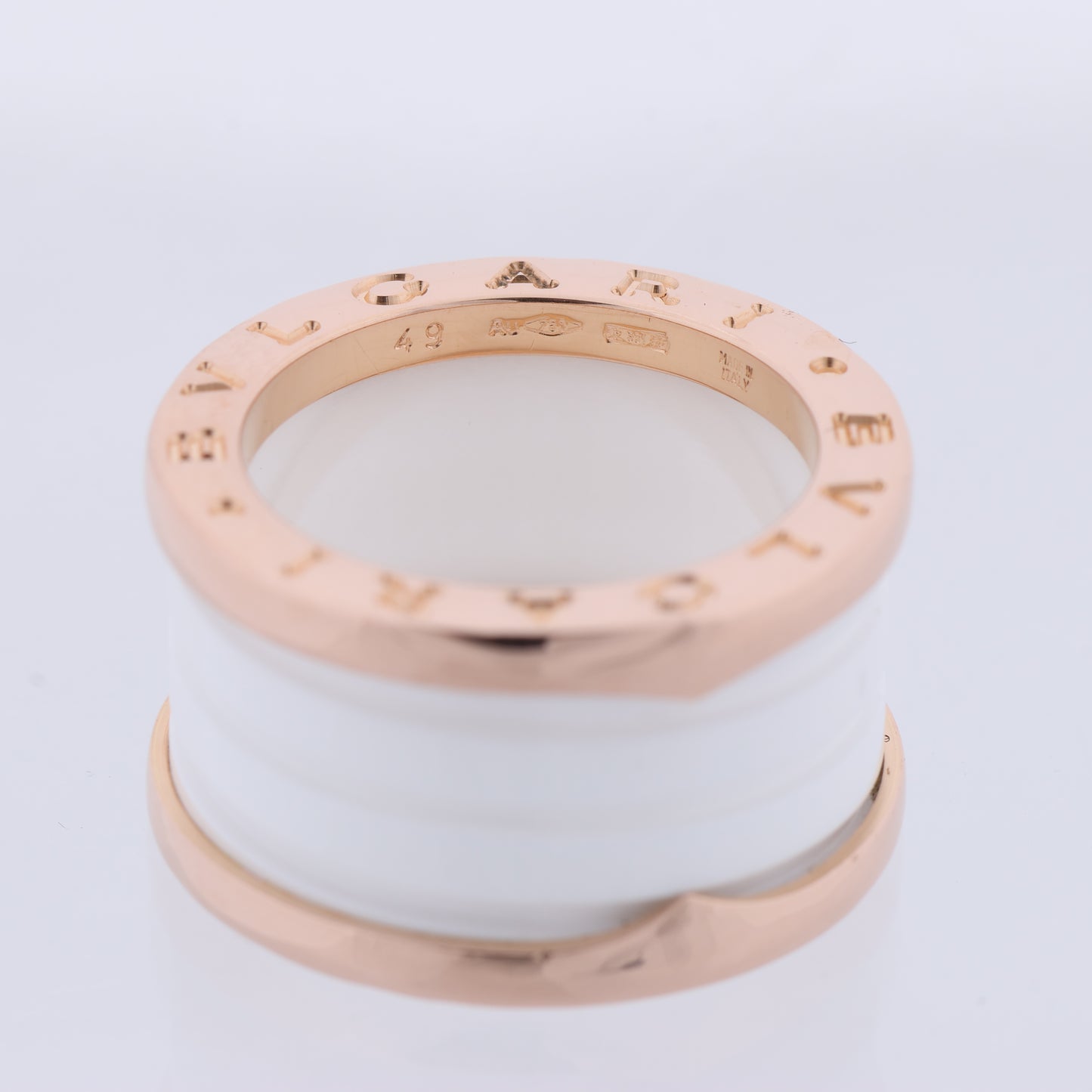 Bvlgari B.Zero1 Ring aus 750er Roségold und weißer Keramik (9,4 g, Größe 49)