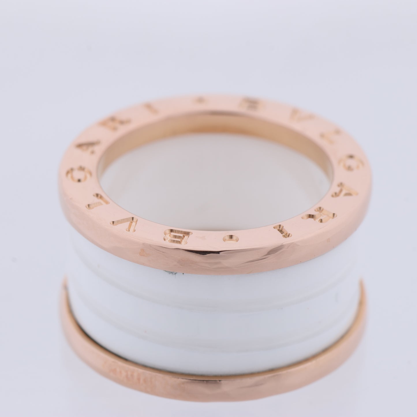 Bvlgari B.Zero1 Ring aus 750er Roségold und weißer Keramik (9,4 g, Größe 49)