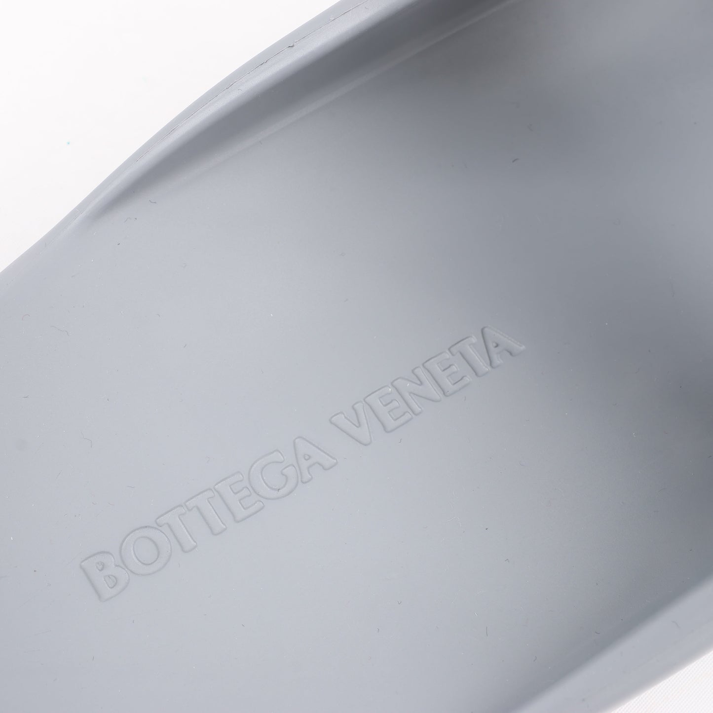 Bottega Veneta Gummiband-Sandalen in Grau, Größe 43 EU