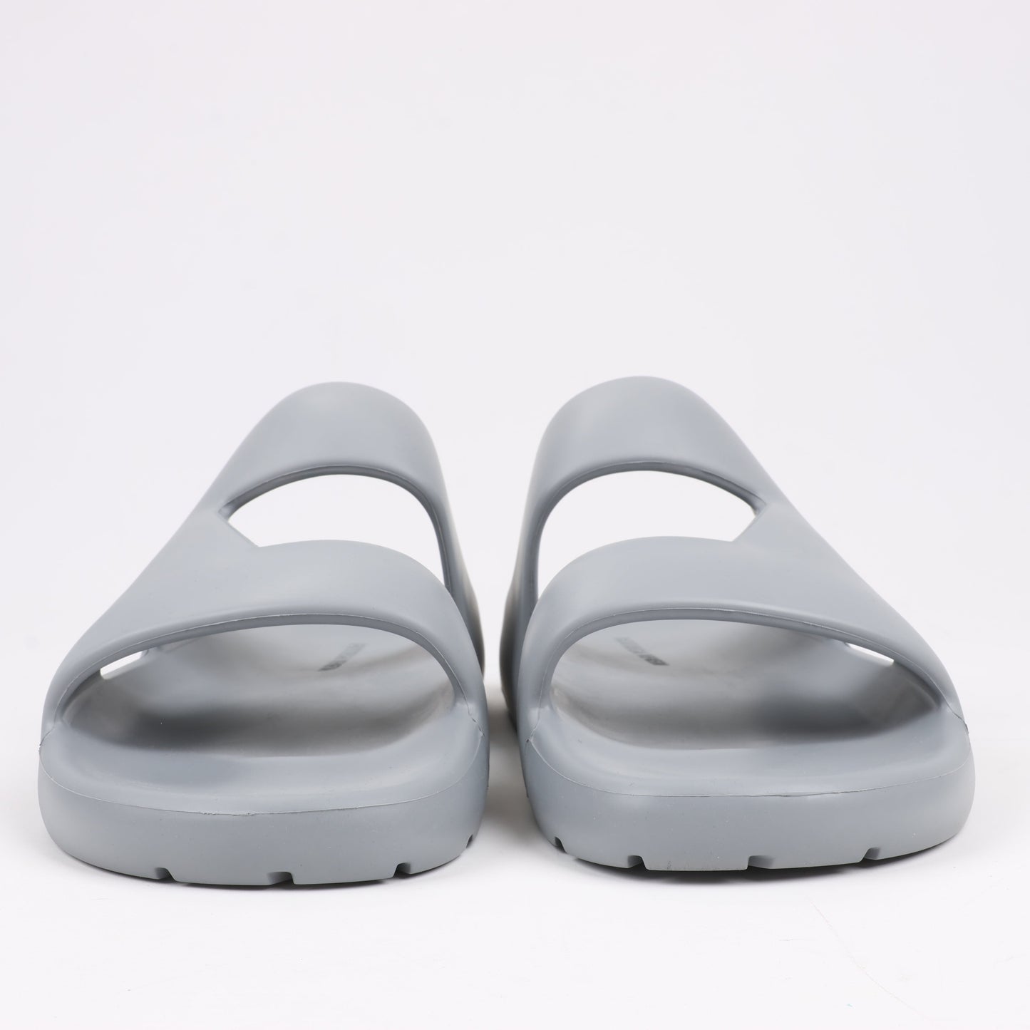 Bottega Veneta Gummiband-Sandalen in Grau, Größe 43 EU
