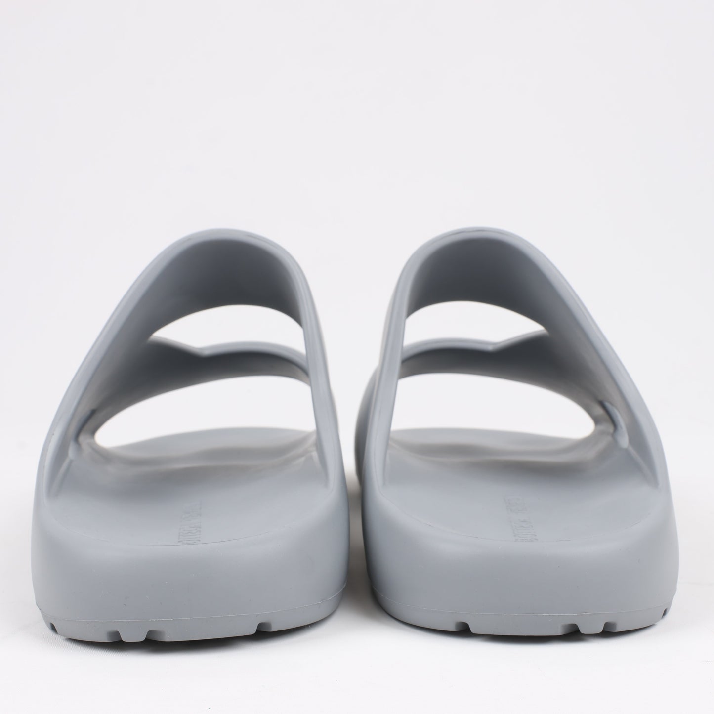 Bottega Veneta Gummiband-Sandalen in Grau, Größe 43 EU