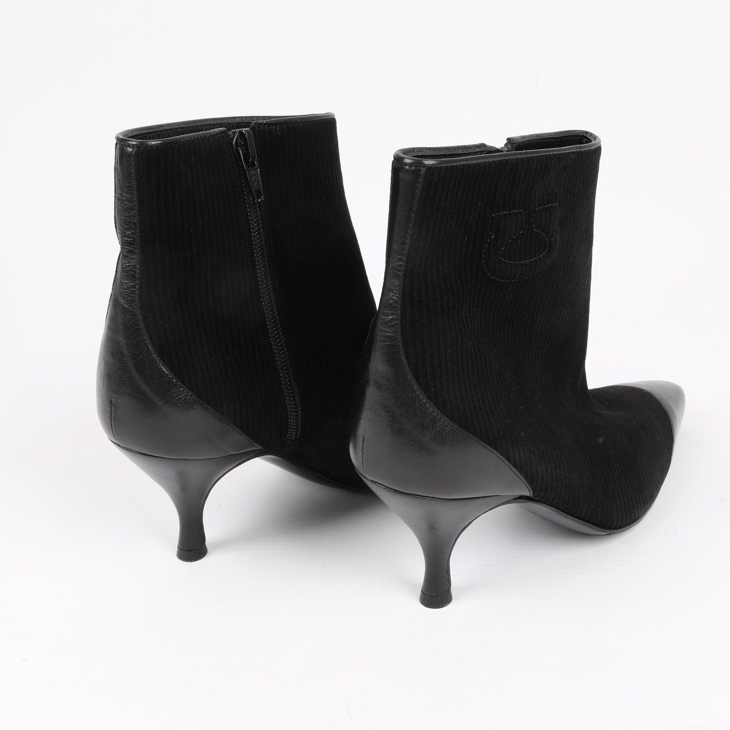 Ferragamo Gancini Stiefeletten aus Leder und Wildleder in Schwarz, Größe 4,5 US