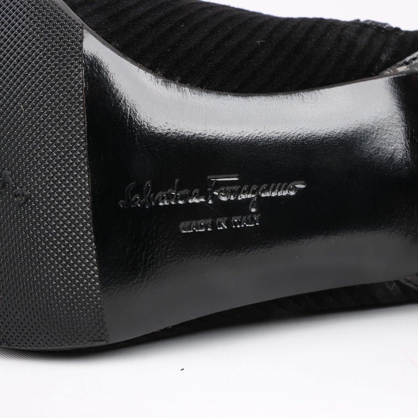 Ferragamo Gancini Stiefeletten aus Leder und Wildleder in Schwarz, Größe 4,5 US