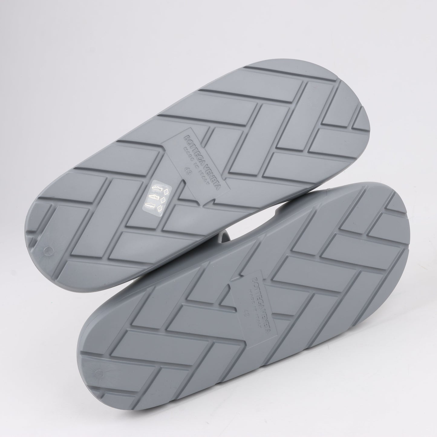 Bottega Veneta Gummiband-Sandalen in Grau, Größe 43 EU