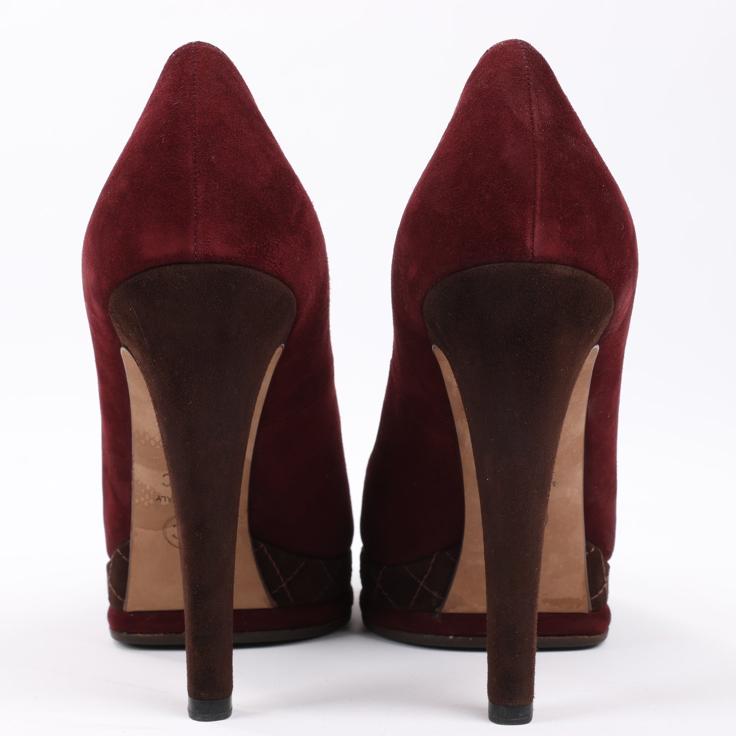Chanel – Burgunderrote/braune CC-Pumps mit Plateauabsatz und Kappe aus Wildleder, Größe 40,5 EU