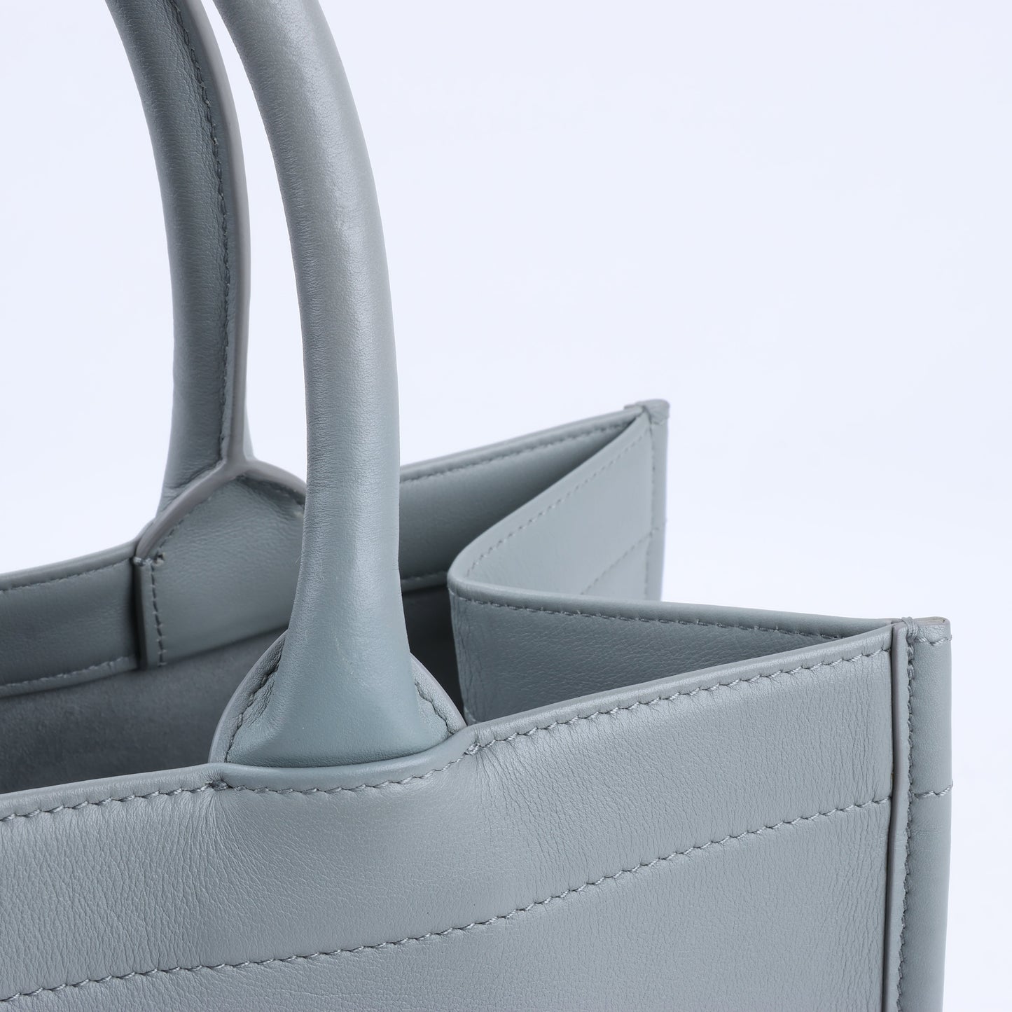 Christian Dior – Book Tote-Handtasche aus Leder in Grau