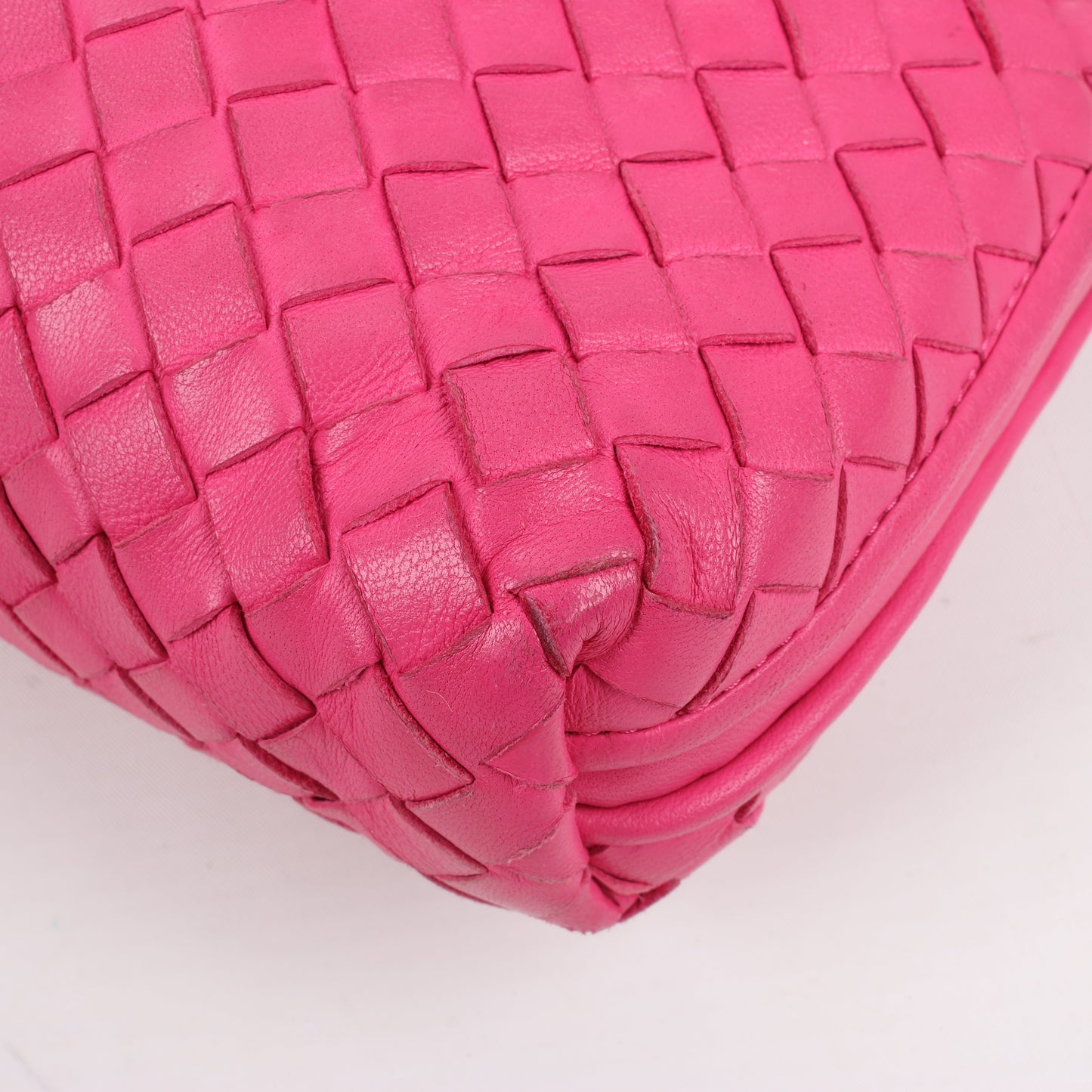 Bottega Veneta Intrecciato Nodini Umhängetasche in Rosa