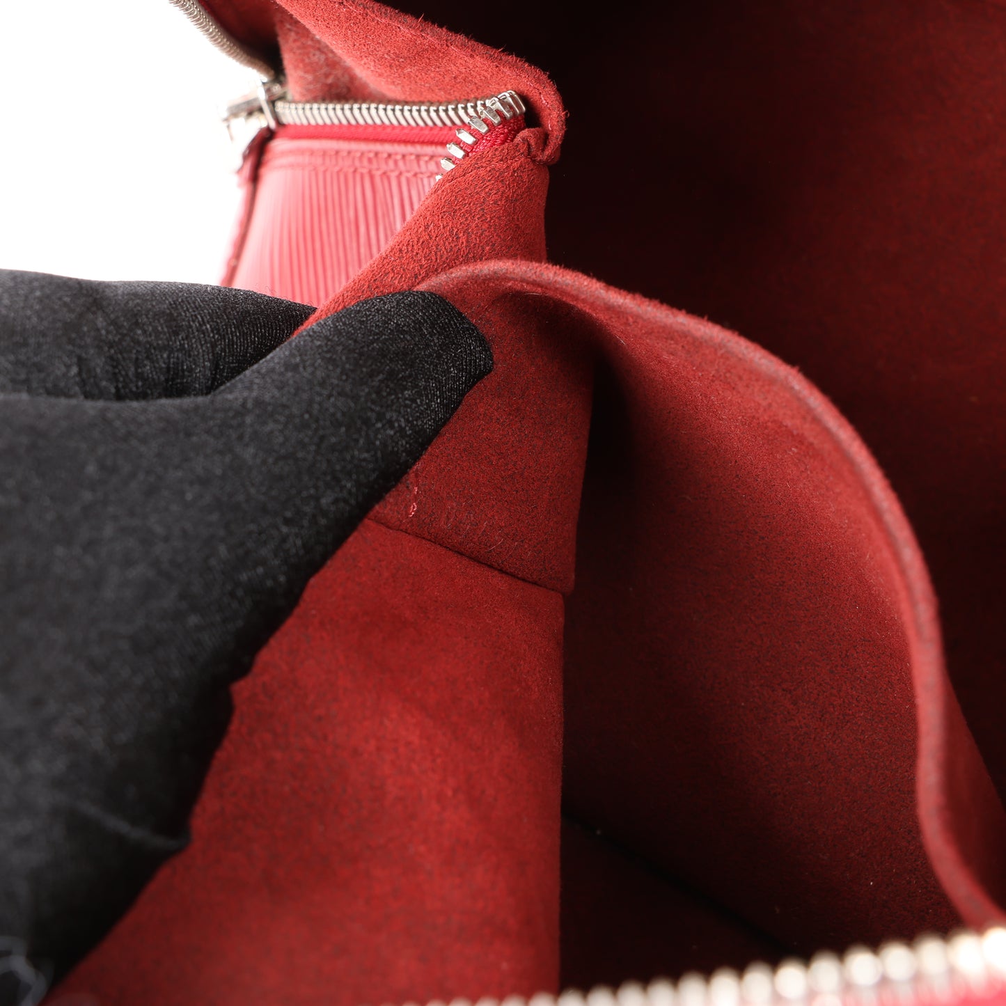 Louis Vuitton Epi Leather Alma Handbag in Deep Red M4030M