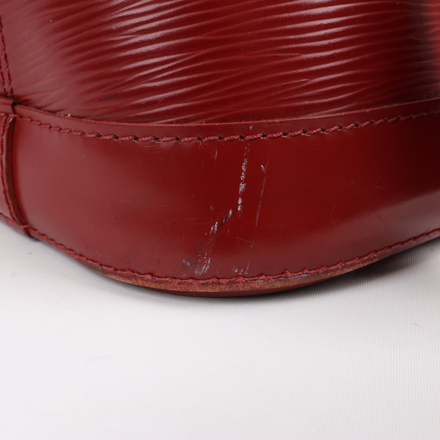 Louis Vuitton Epi Leather Alma Handbag in Deep Red M4030M
