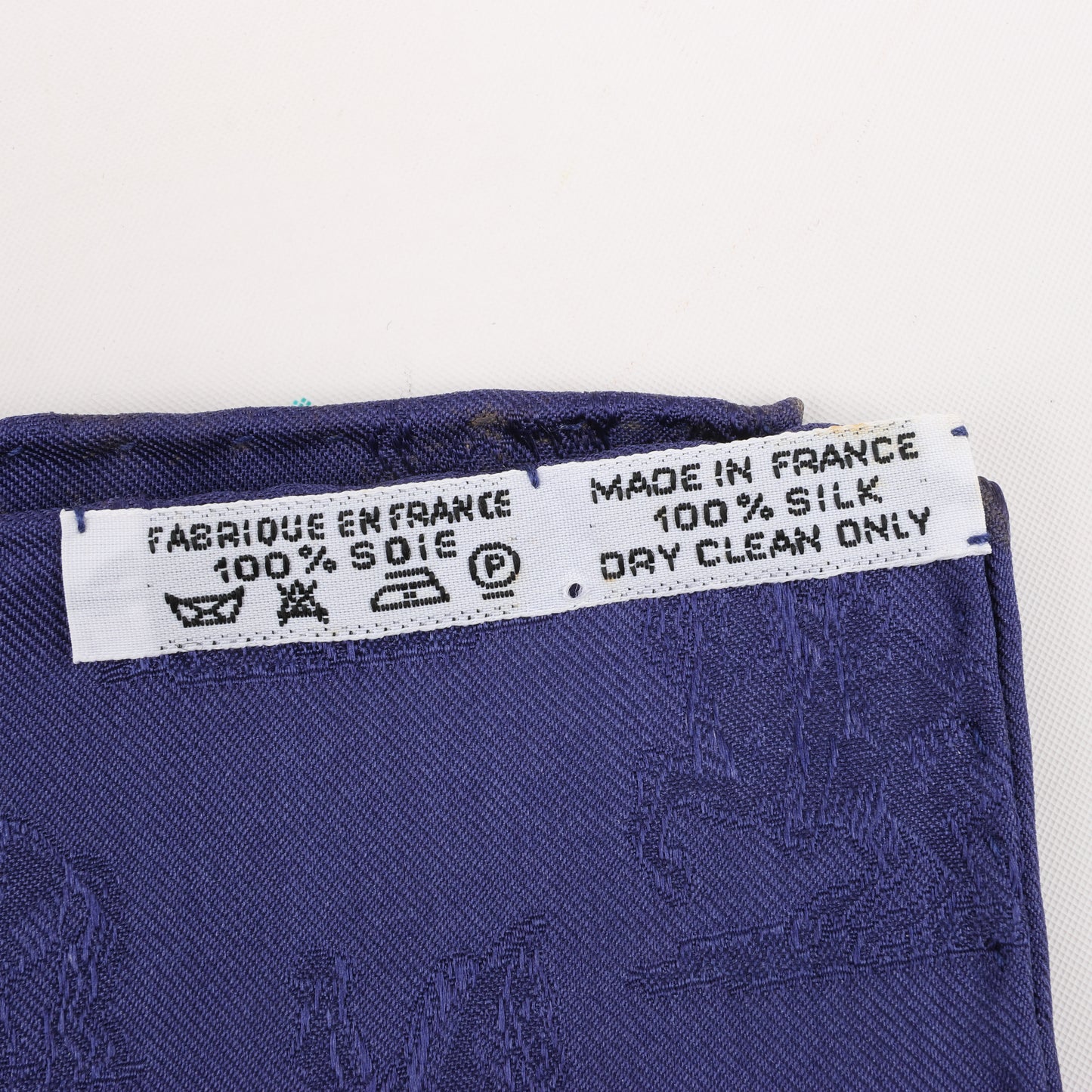 Hermès Carré 90 " L’INSTRVCTION DV ROY" 100% Silk Scarf