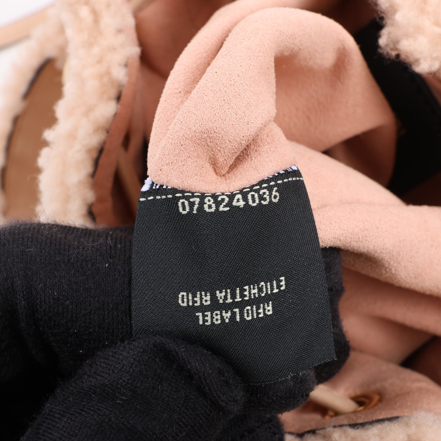 Fendi Mon Tresor Mini Mouton 2Way Umhängetasche in Puderbeige 8BS010