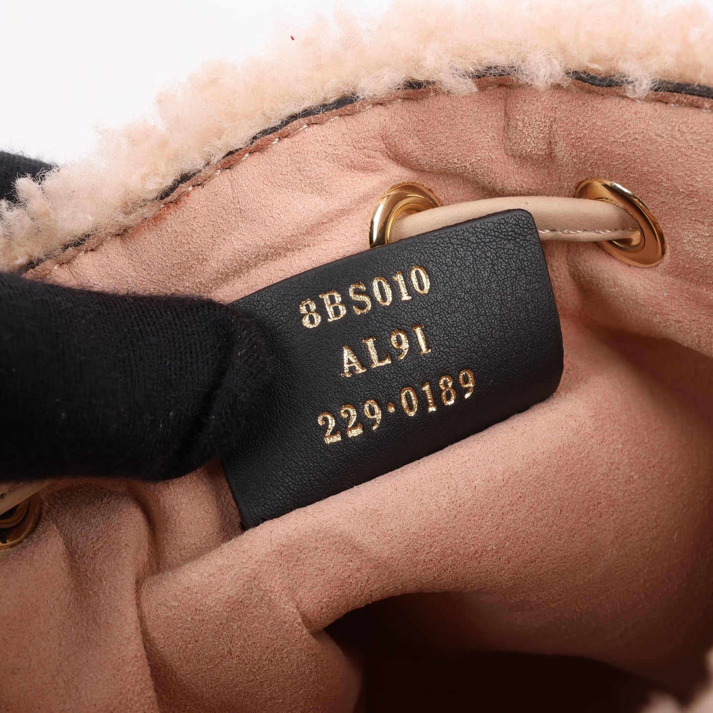 Fendi Mon Tresor Mini Mouton 2Way Umhängetasche in Puderbeige 8BS010