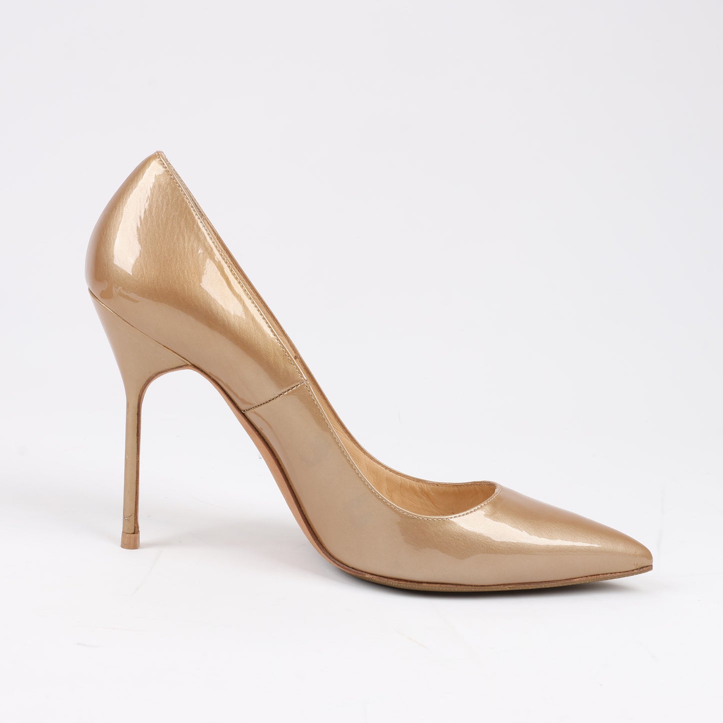 Manolo Blahnik Patent Leather BB Pointed Toe Heels in Beige, Size 40 EU
