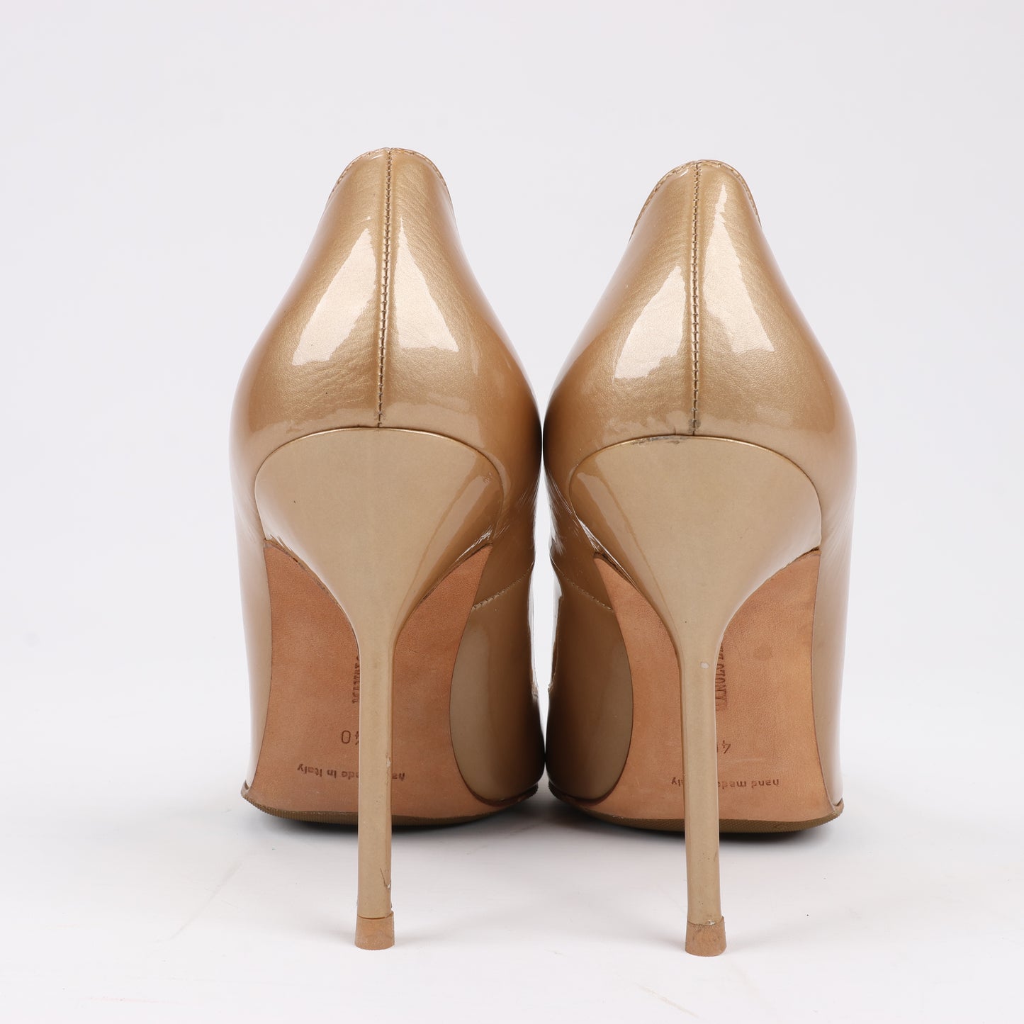 Manolo Blahnik Patent Leather BB Pointed Toe Heels in Beige, Size 40 EU